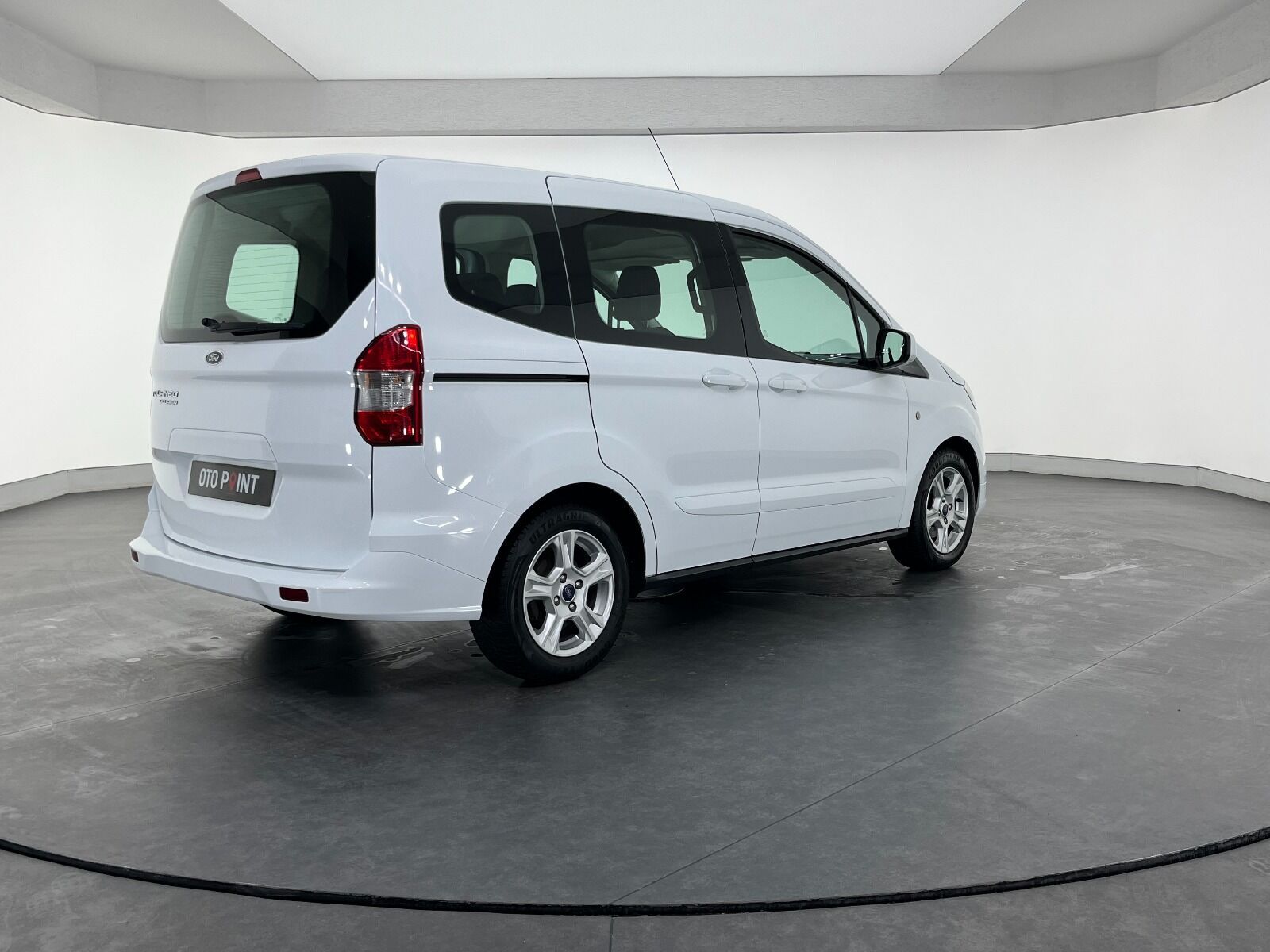 Ford Tourneo Courier 1.5 TDCI Deluxe - 2023 - Detay