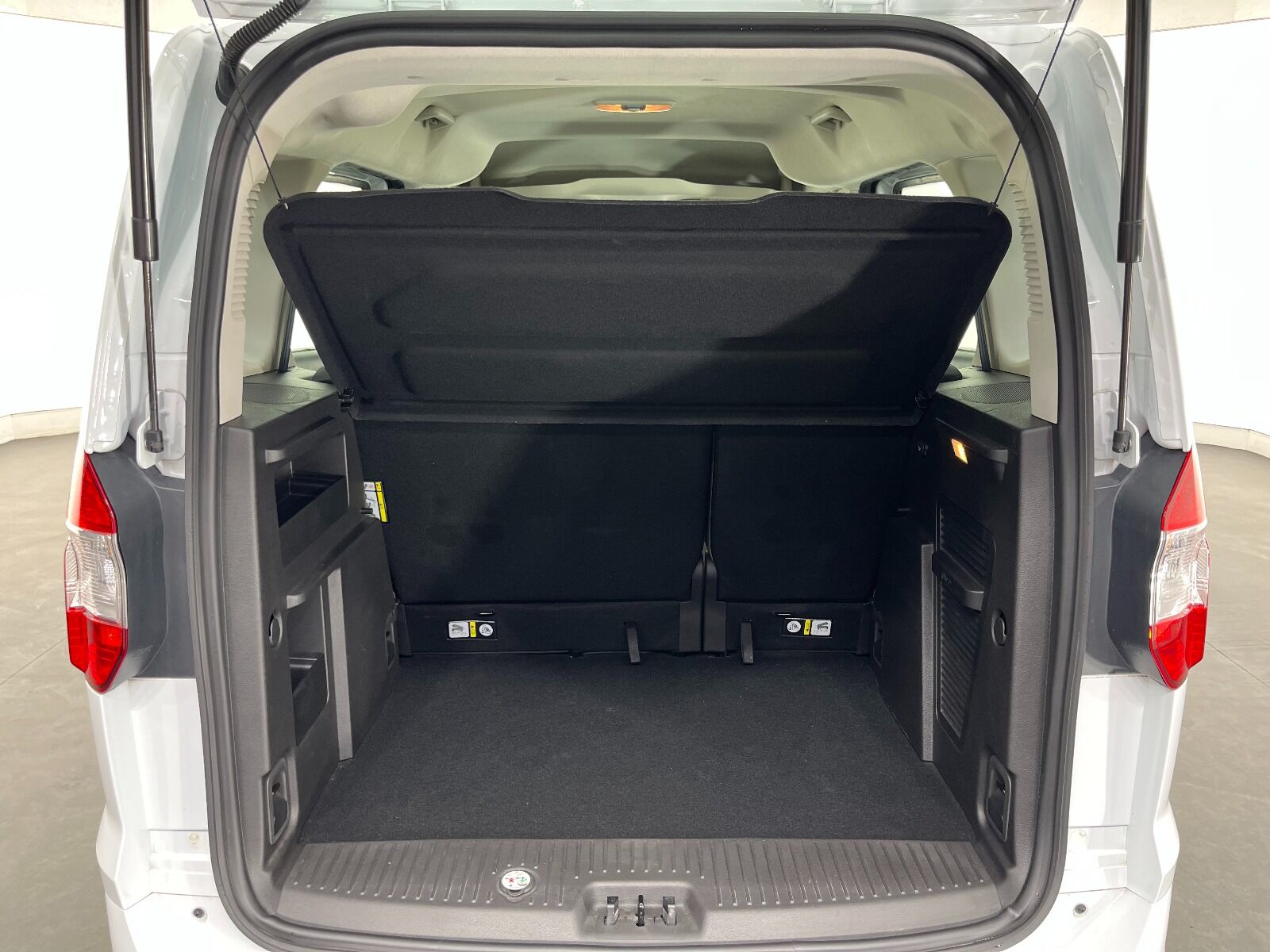 Ford Tourneo Courier 1.5 TDCI Deluxe - 2023 - Detay