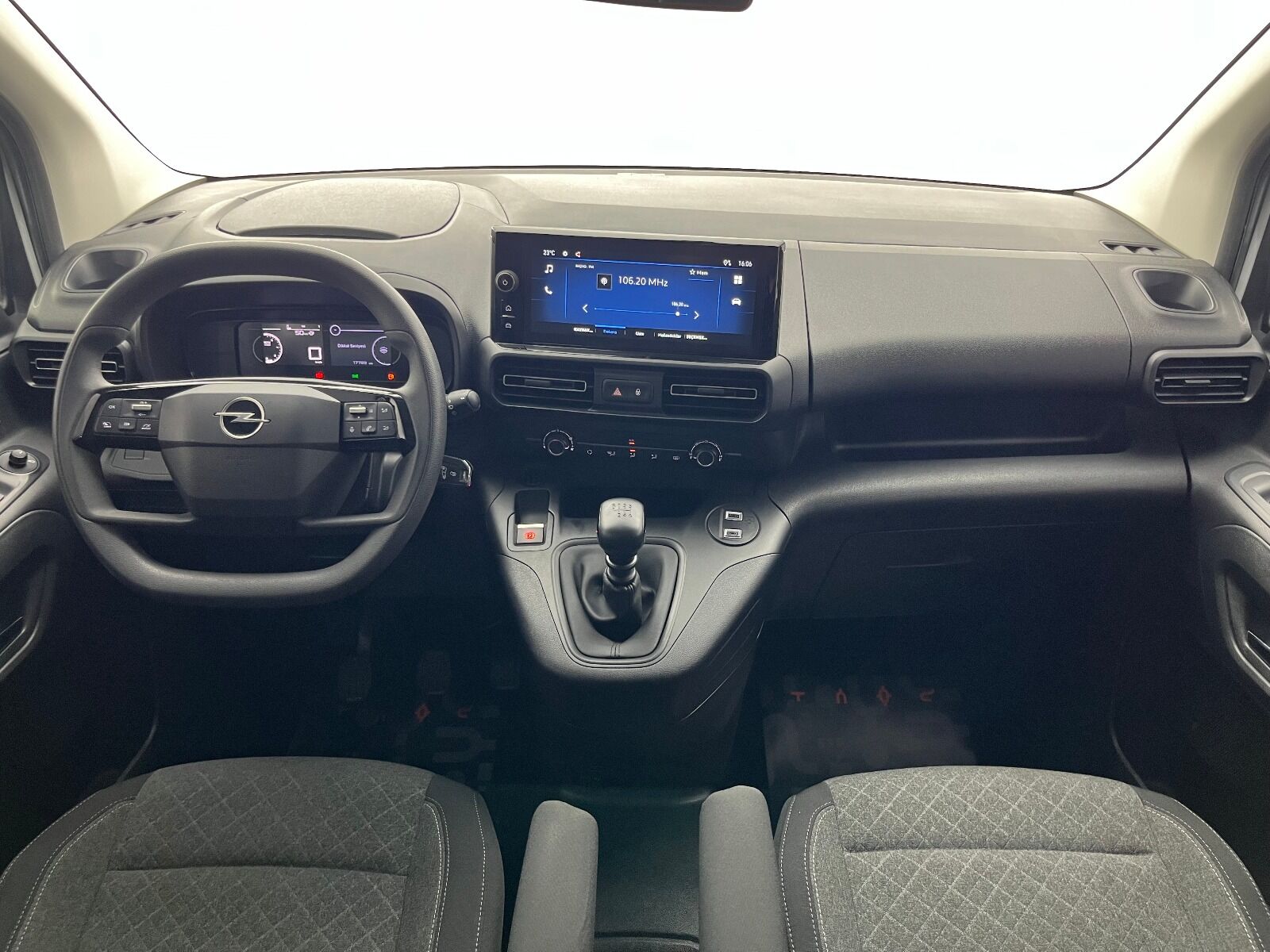 Opel Combo 1.5 D Essential - 2025 - Detay