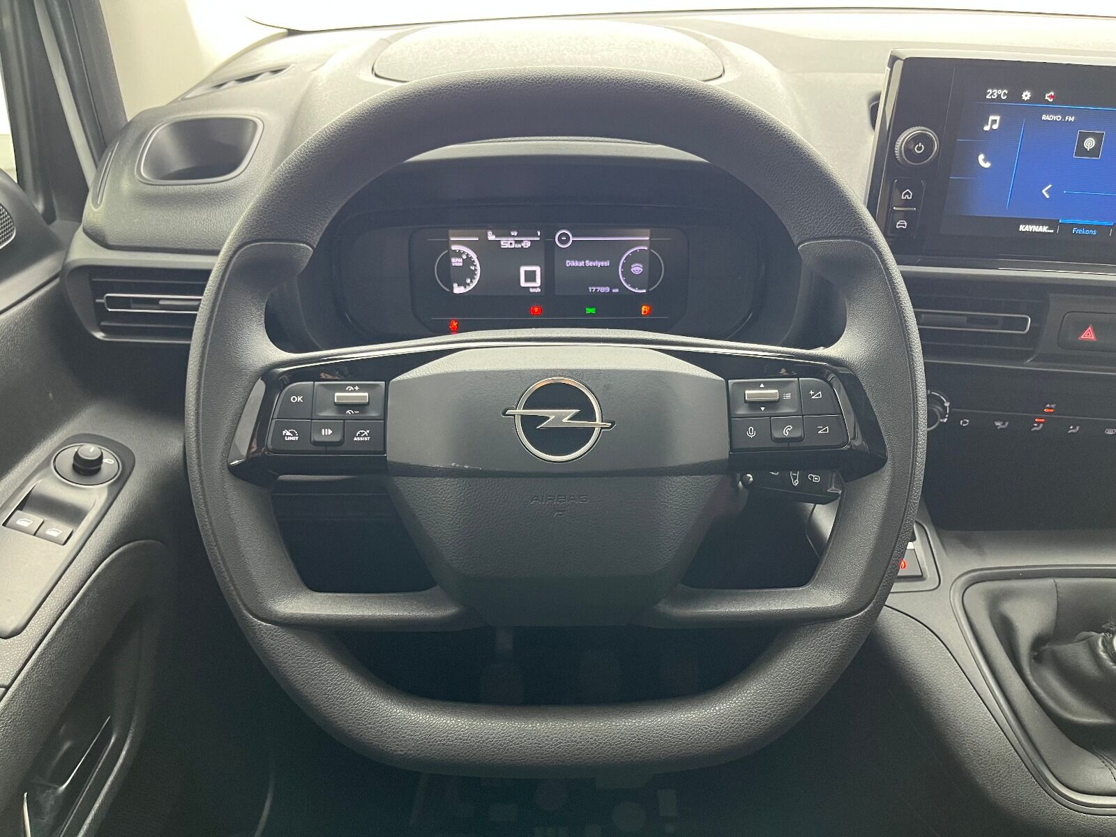 Opel Combo 1.5 D Essential - 2025 - Detay