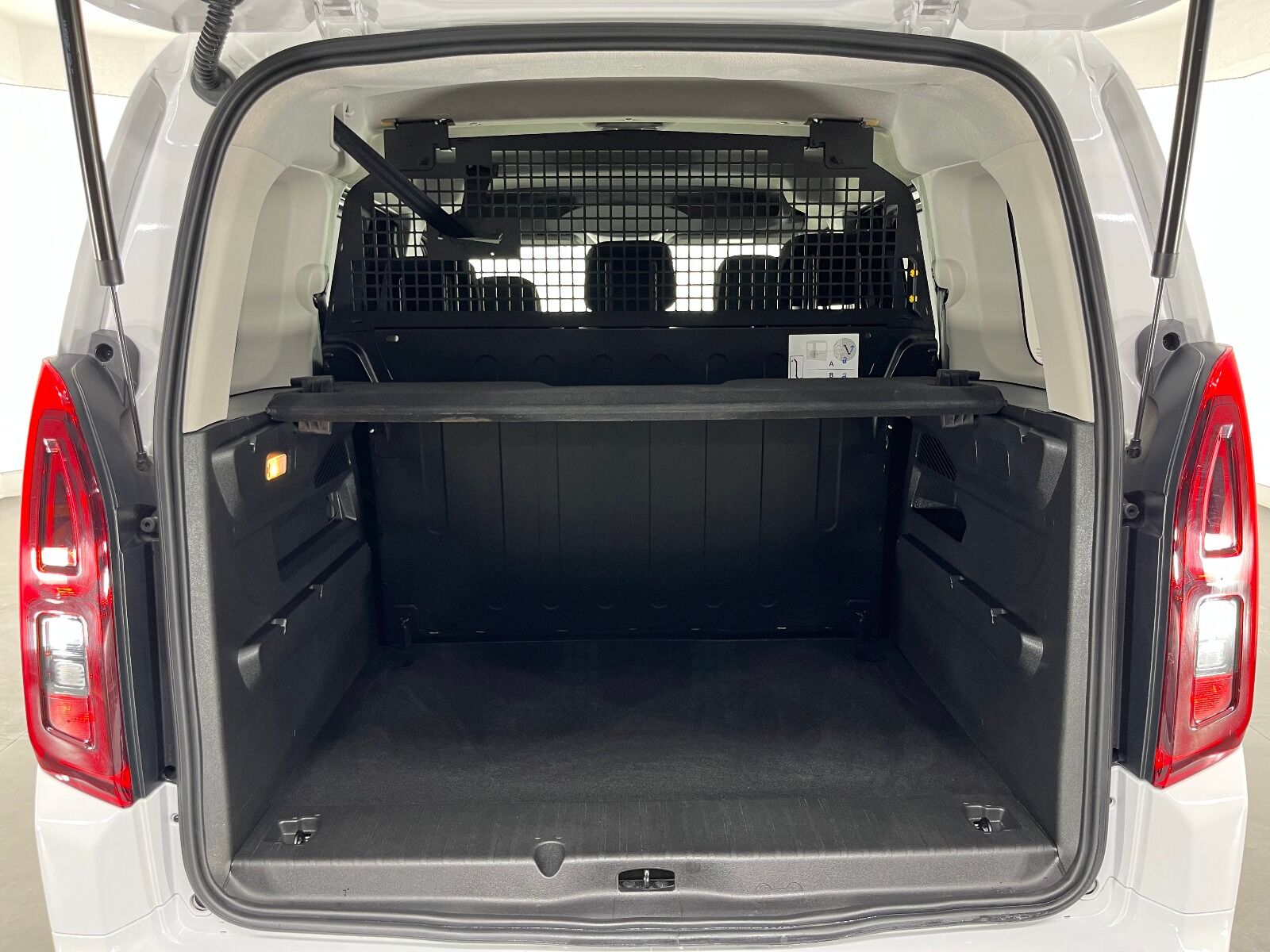 Opel Combo 1.5 D Essential - 2025 - Detay