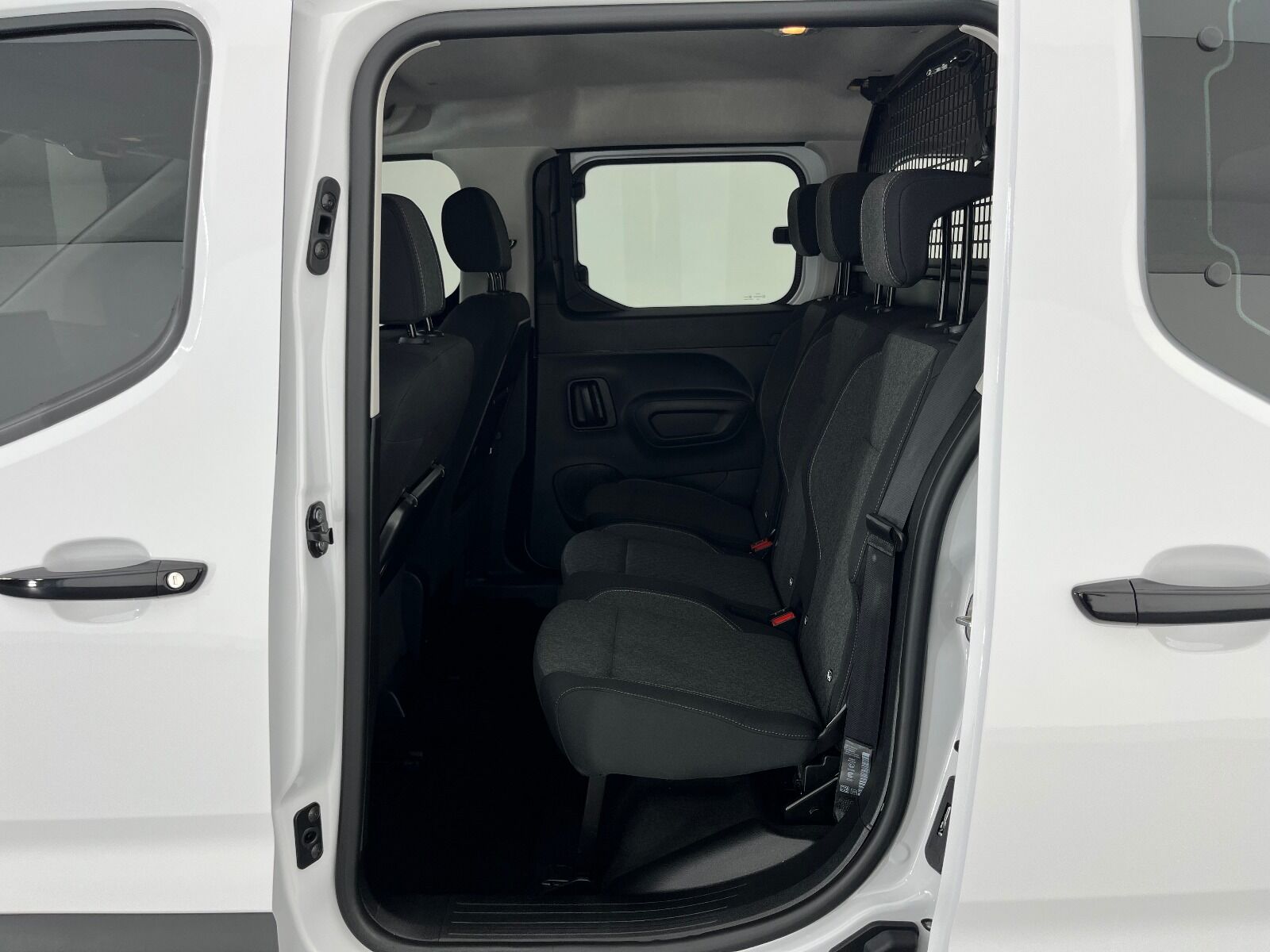 Opel Combo 1.5 D Essential - 2025 - Detay