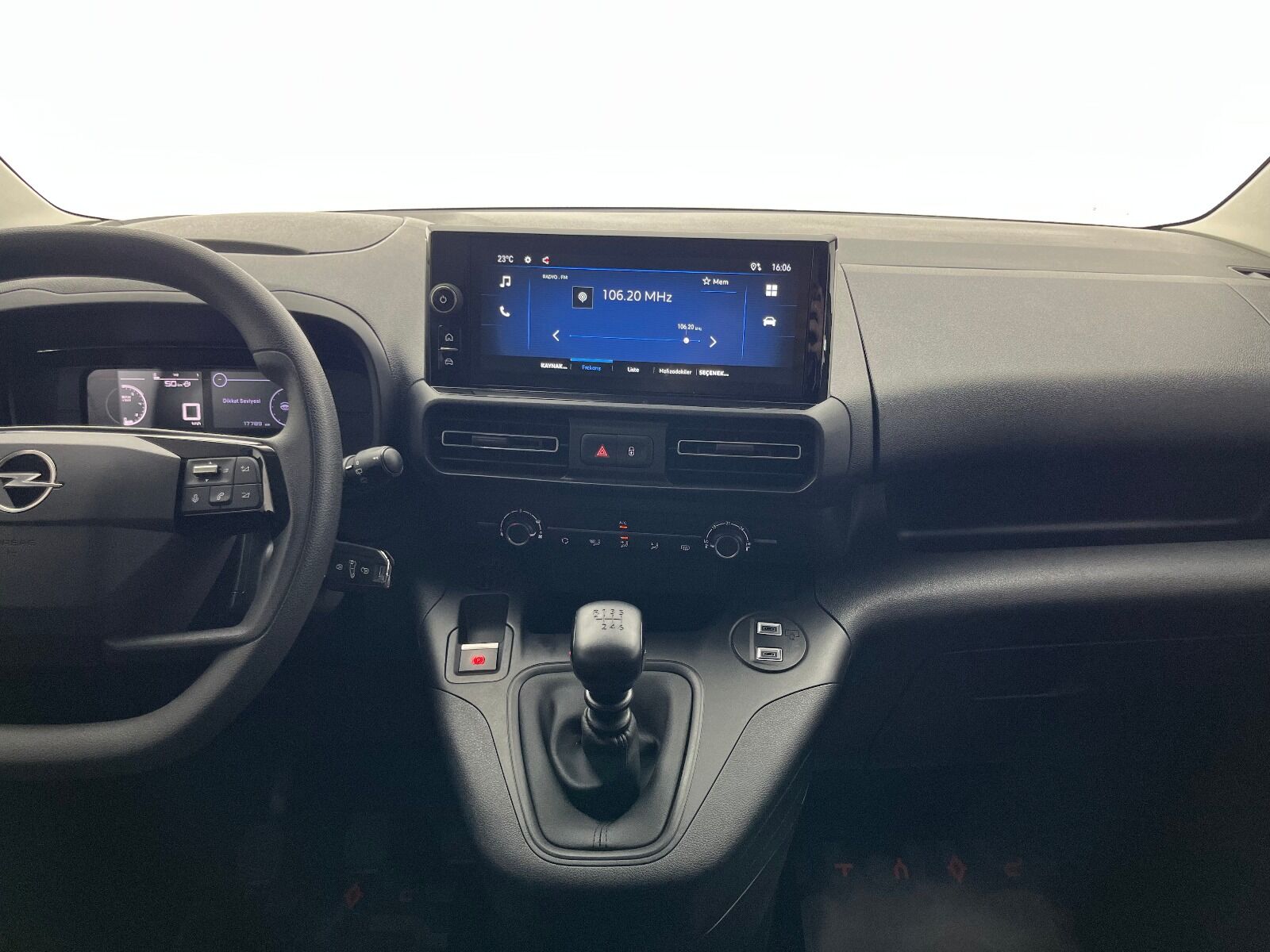 Opel Combo 1.5 D Essential - 2025 - Detay