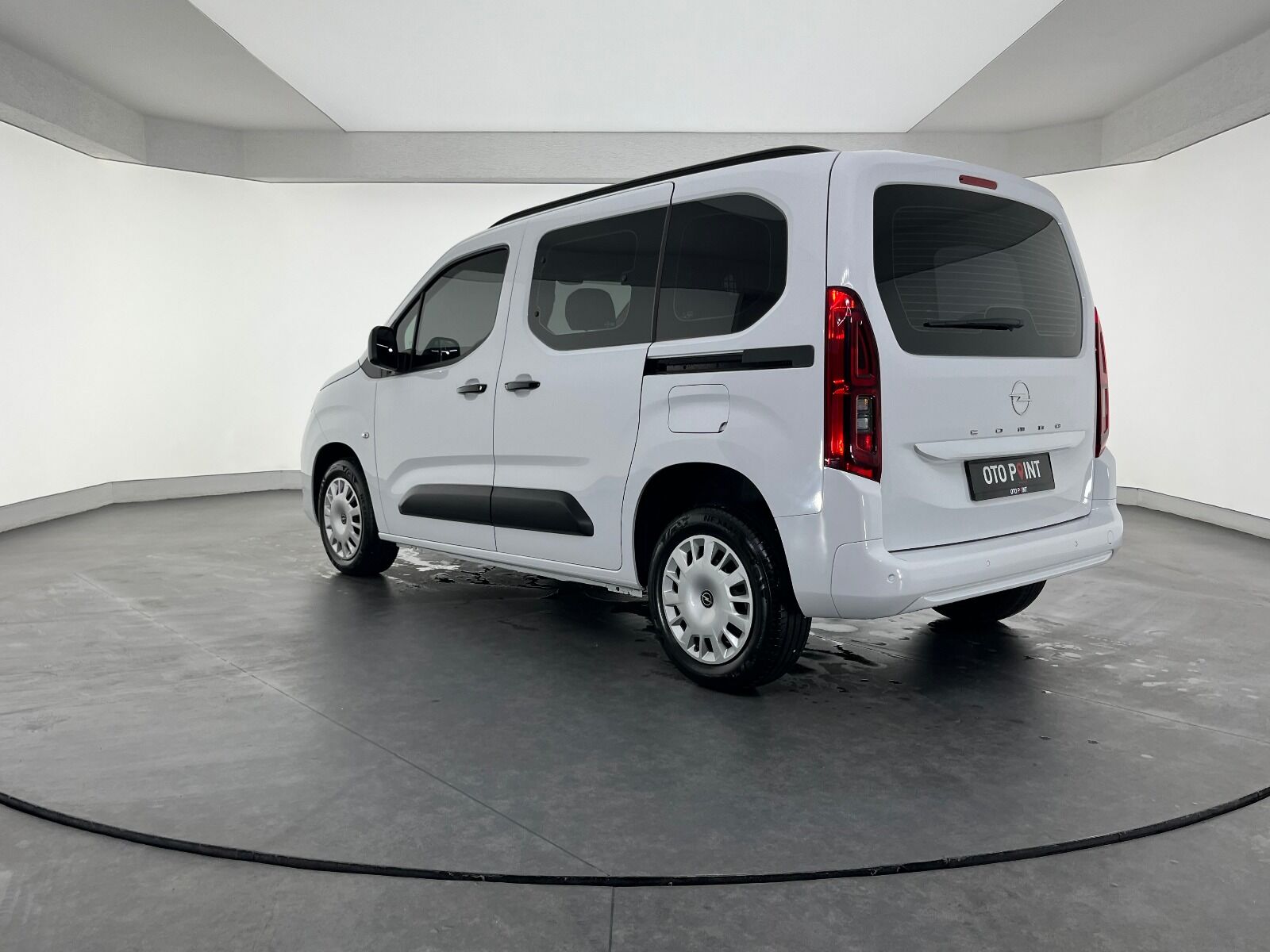 Opel Combo 1.5 D Essential - 2025 - Detay
