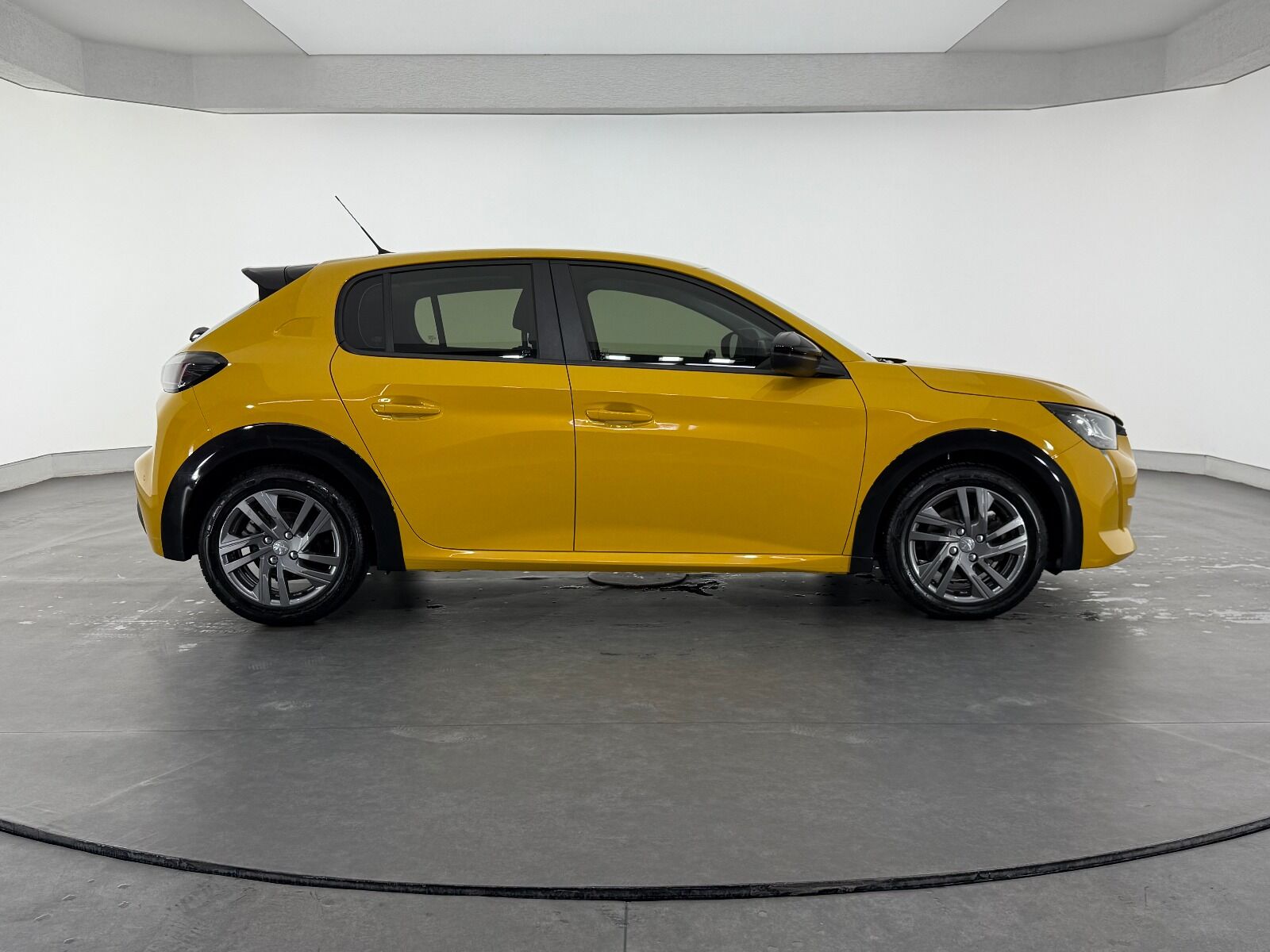 Peugeot 208 1.2 Puretech Active Prime EAT8 - 2022 - Detay