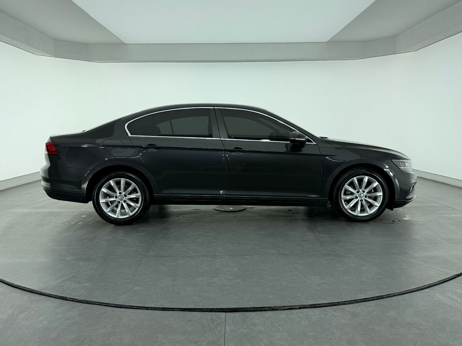 Volkswagen Passat 2.0 TDI BMT Business DSG - 2020 - Detay