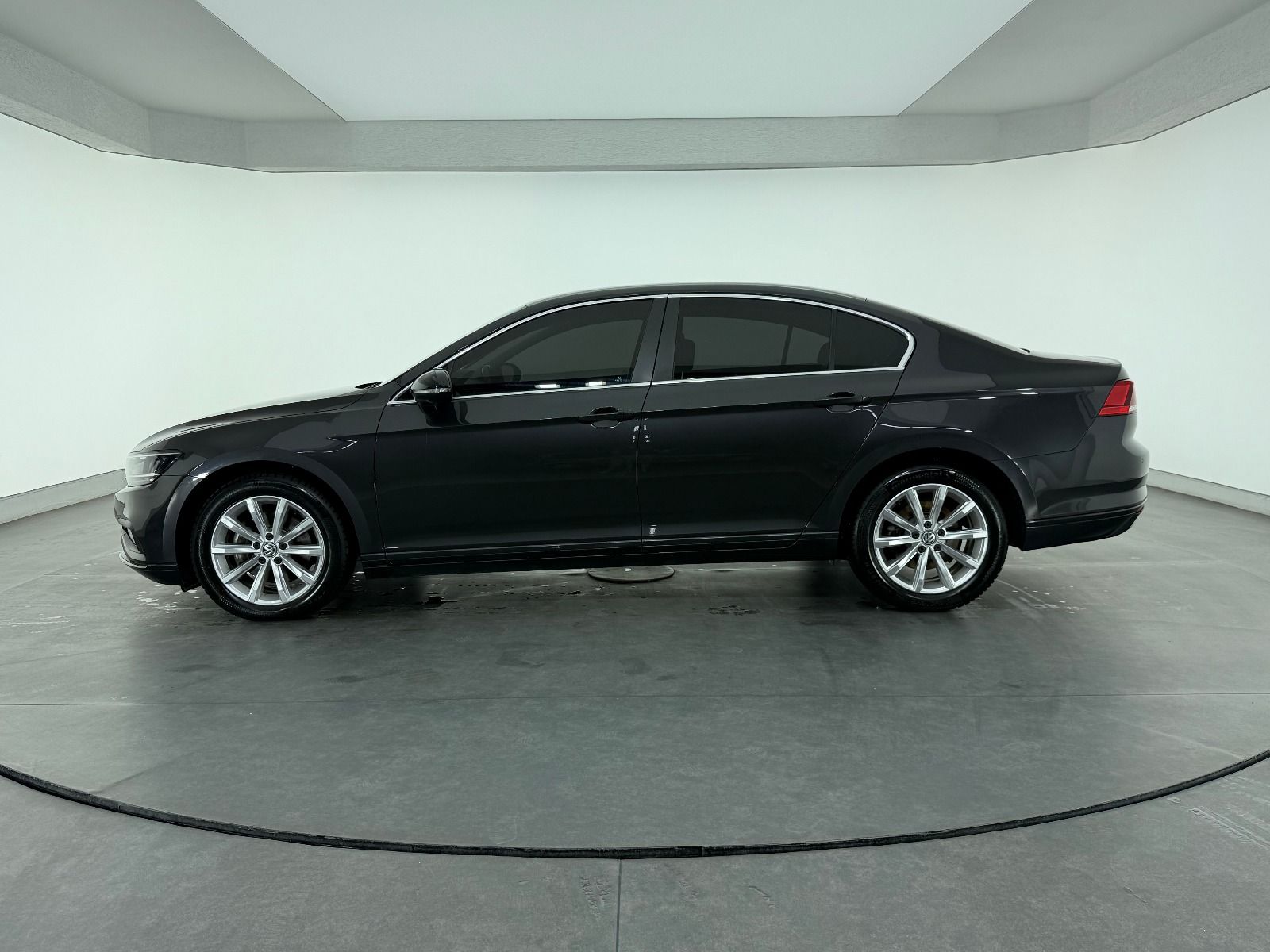 Volkswagen Passat 2.0 TDI BMT Business DSG - 2020 - Detay