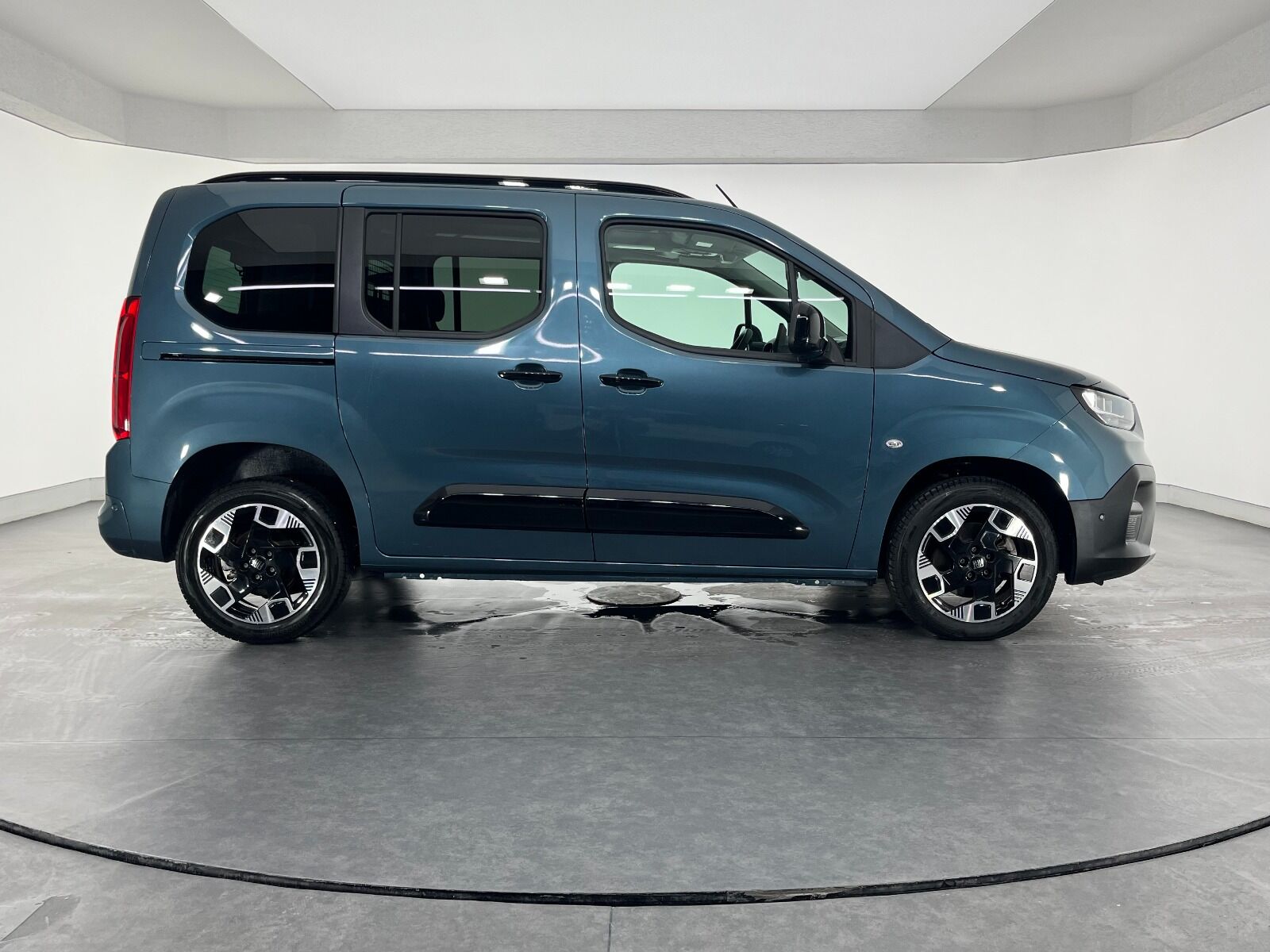 Fiat Doblo Combi 1.5 BlueHDİ Premio Plus - 2025 - Detay