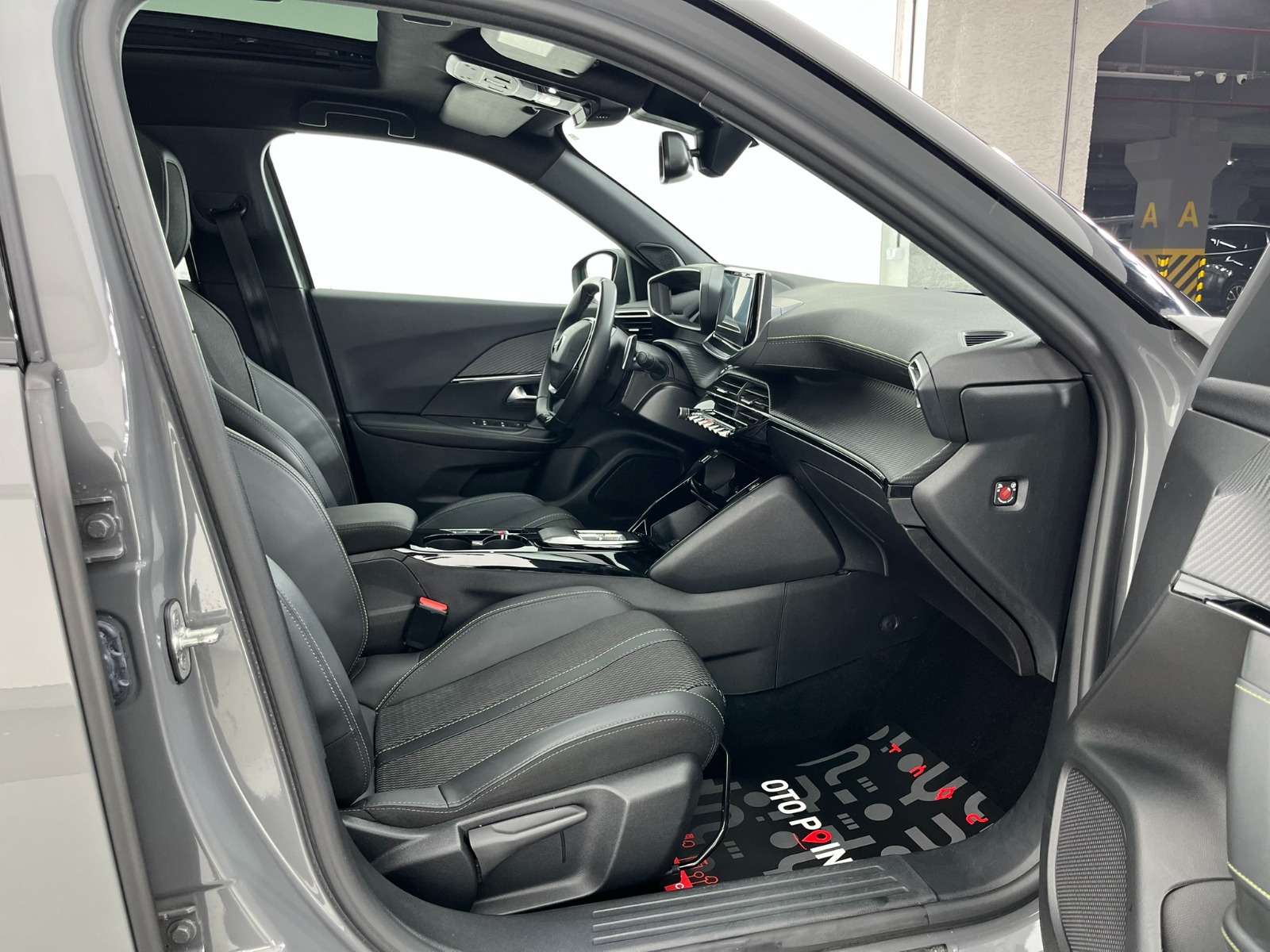 Peugeot 2008 Crossover 1.2 PureTech GT EAT8 - 2024 - Detay