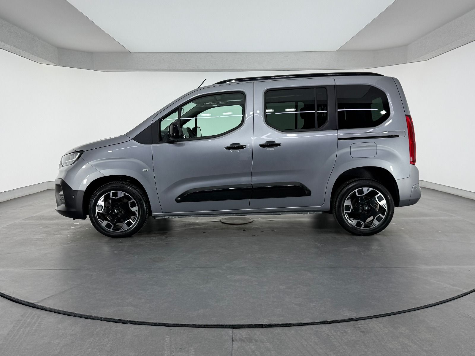 Fiat Doblo Combi 1.5 BlueHDİ Premio Plus - 2025 - Detay
