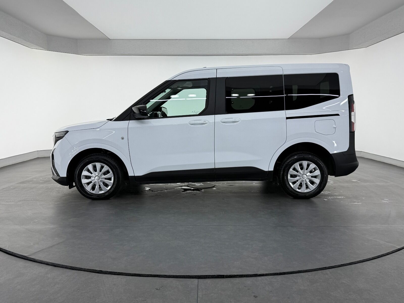 Ford Tourneo Courier 1.0 EcoBoost Deluxe - 2025 - Detay