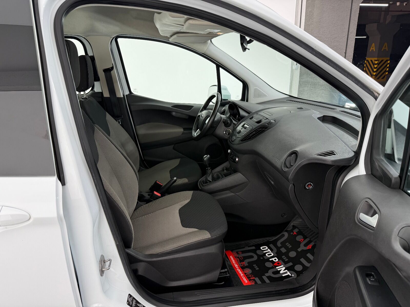 Ford Tourneo Courier 1.5 TDCI Deluxe - 2023 - Detay