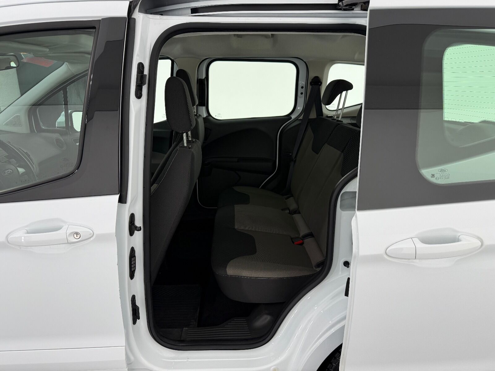 Ford Tourneo Courier 1.5 TDCI Deluxe - 2023 - Detay