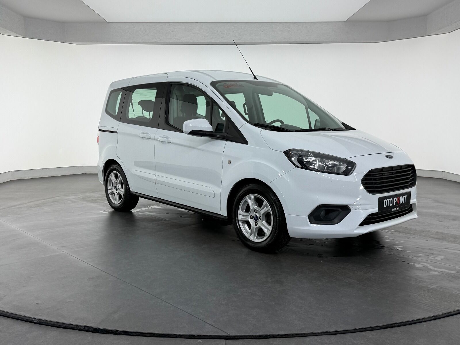 Ford Tourneo Courier 1.5 TDCI Deluxe - 2023 - Detay
