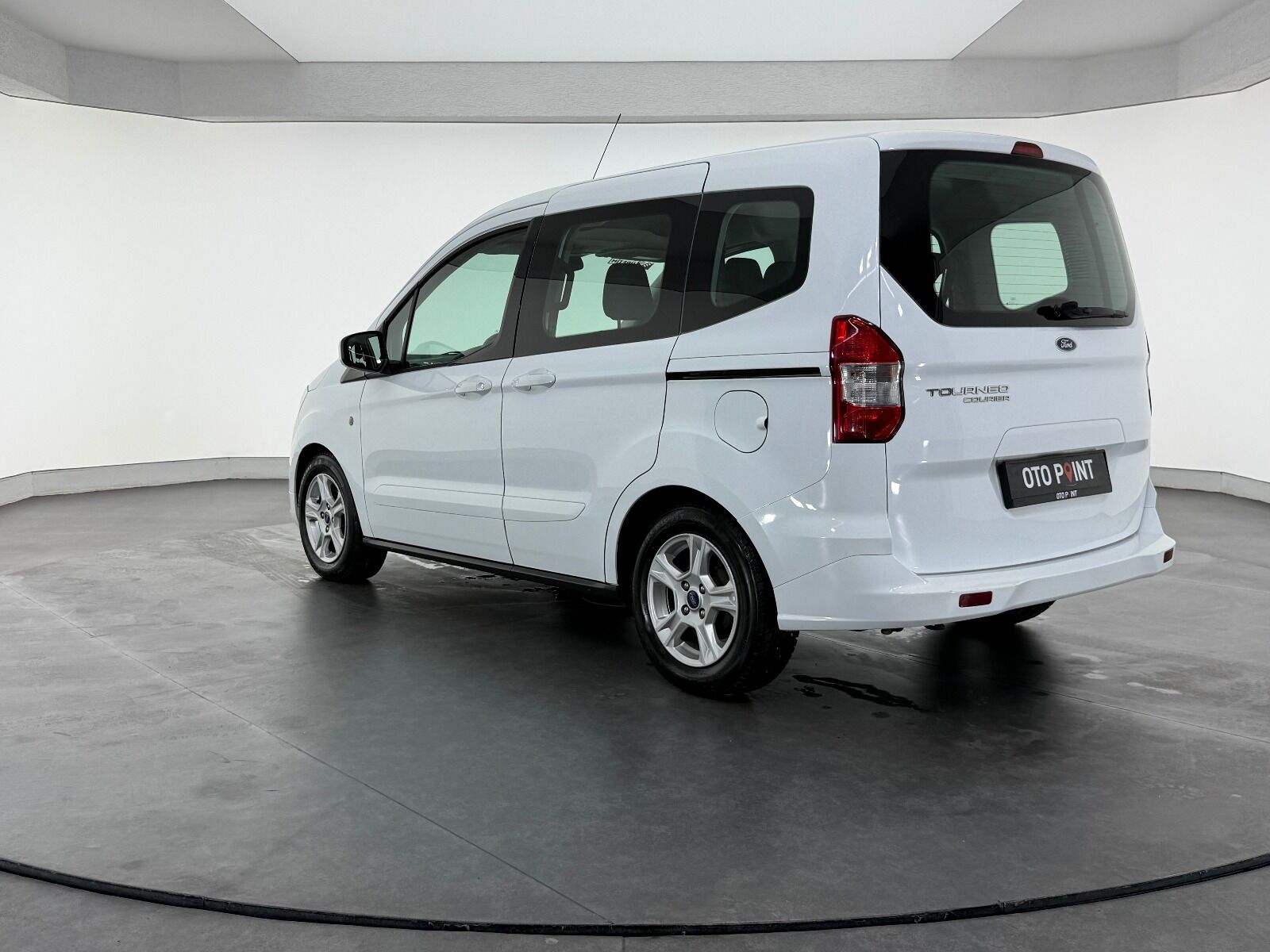 Ford Tourneo Courier 1.5 TDCI Deluxe - 2023 - Detay