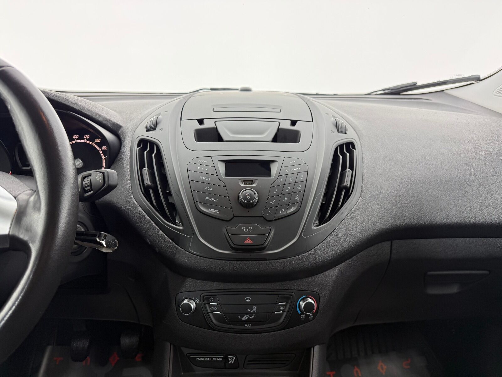 Ford Tourneo Courier 1.5 TDCI Deluxe - 2023 - Detay