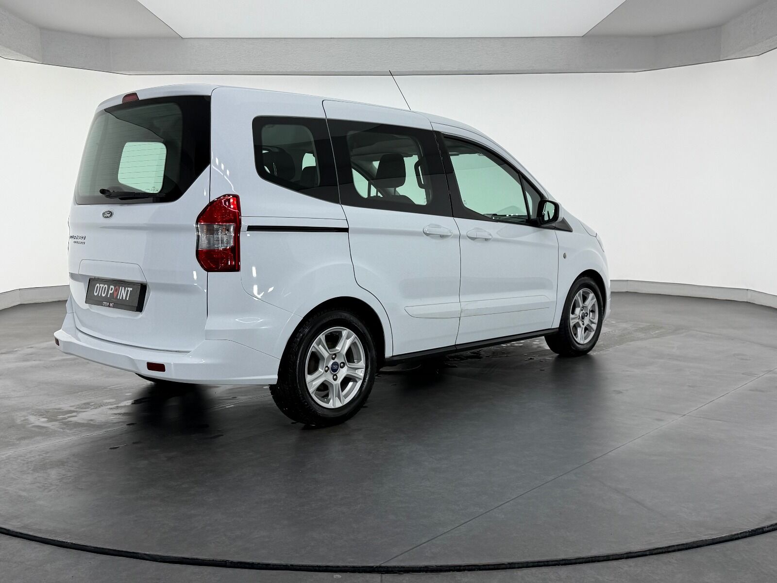 Ford Tourneo Courier 1.5 TDCI Deluxe - 2023 - Detay