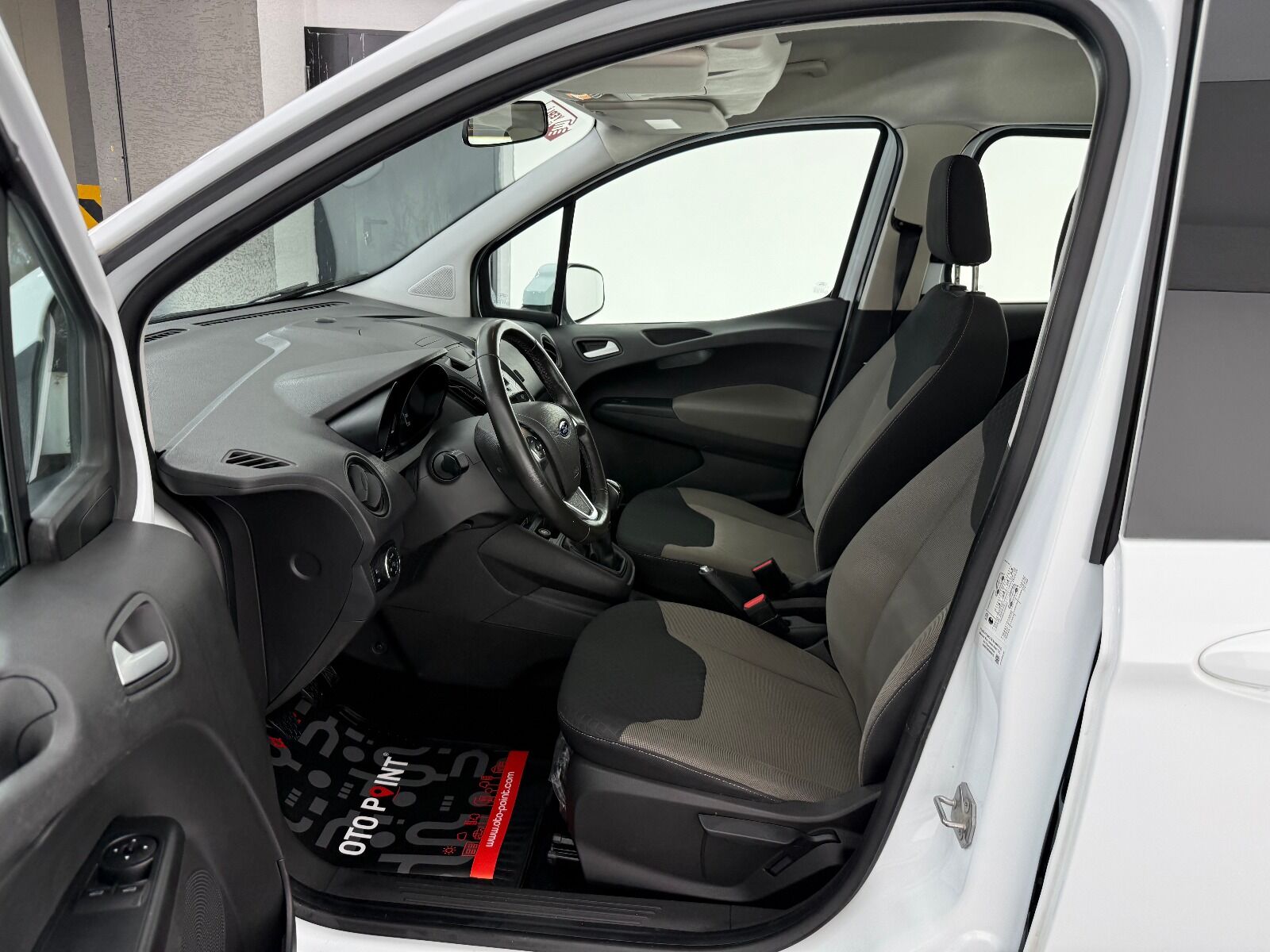 Ford Tourneo Courier 1.5 TDCI Deluxe - 2023 - Detay