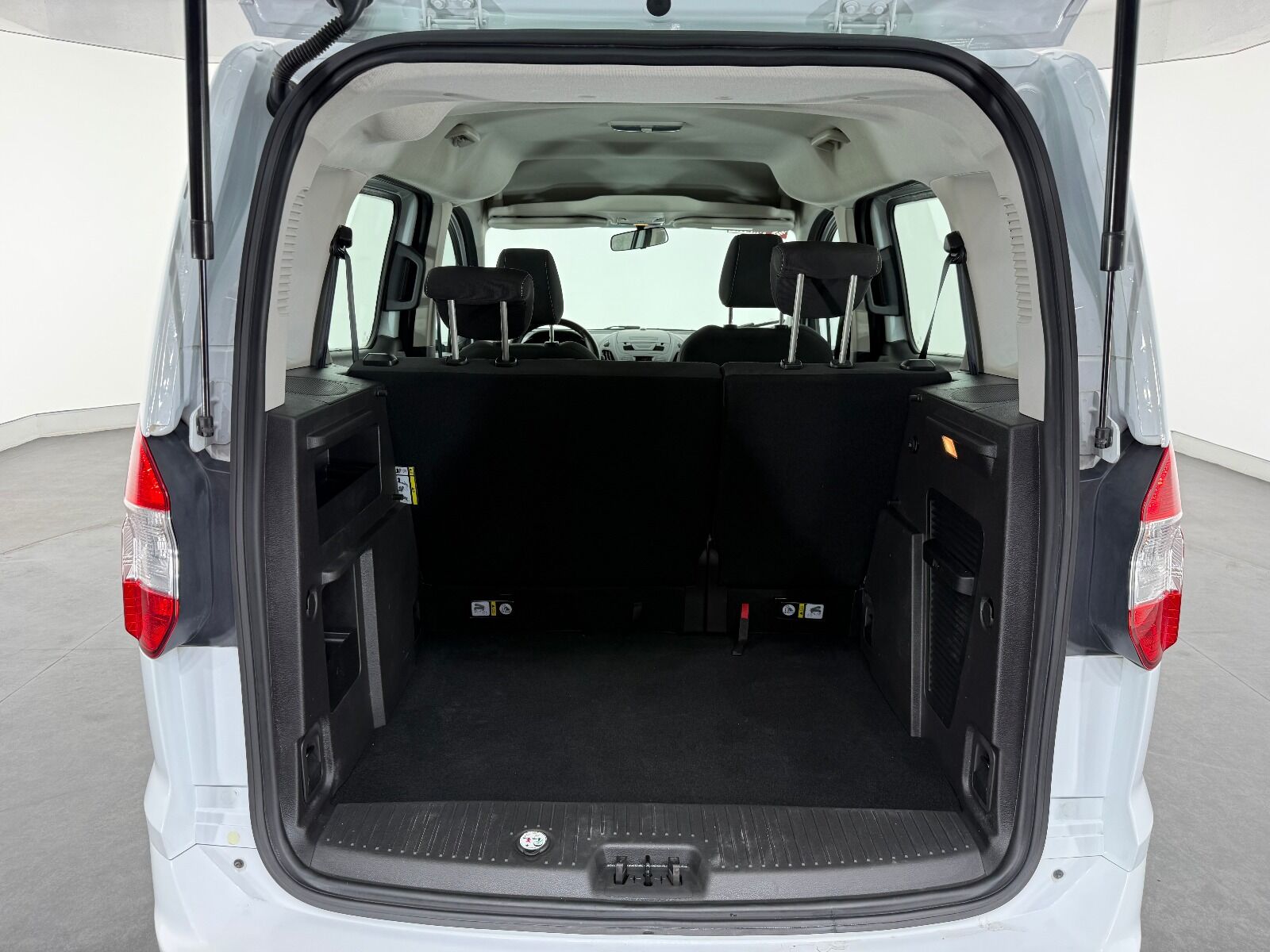 Ford Tourneo Courier 1.5 TDCI Deluxe - 2023 - Detay