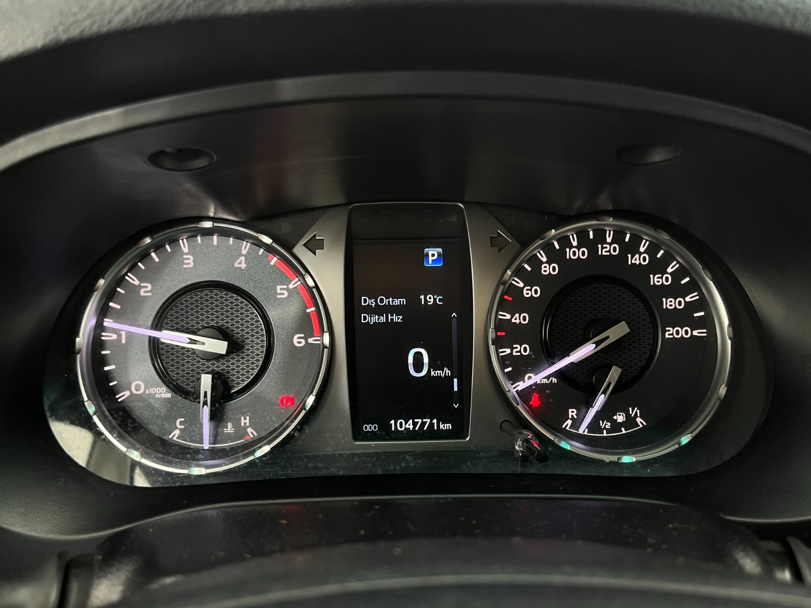 Toyota Hi-Lux Çift Kabin Pick-Up 2.4 D-4D 4x4 Hi-Cruiser Otomatik - 2022 - Detay