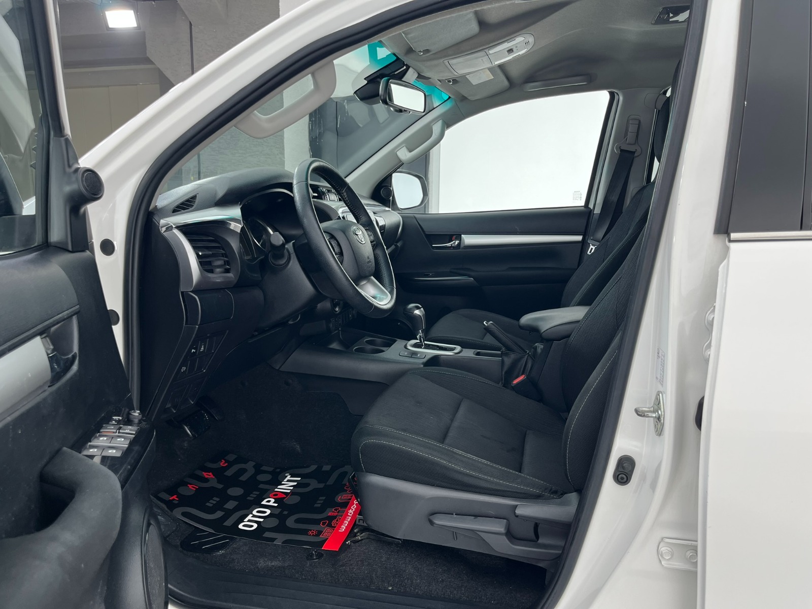 Toyota Hi-Lux Çift Kabin Pick-Up 2.4 D-4D 4x4 Hi-Cruiser Otomatik - 2022 - Detay