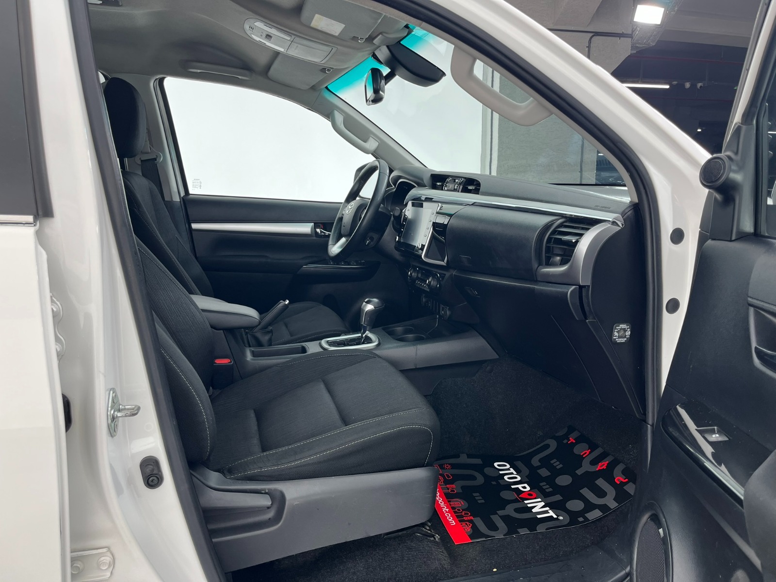 Toyota Hi-Lux Çift Kabin Pick-Up 2.4 D-4D 4x4 Hi-Cruiser Otomatik - 2022 - Detay