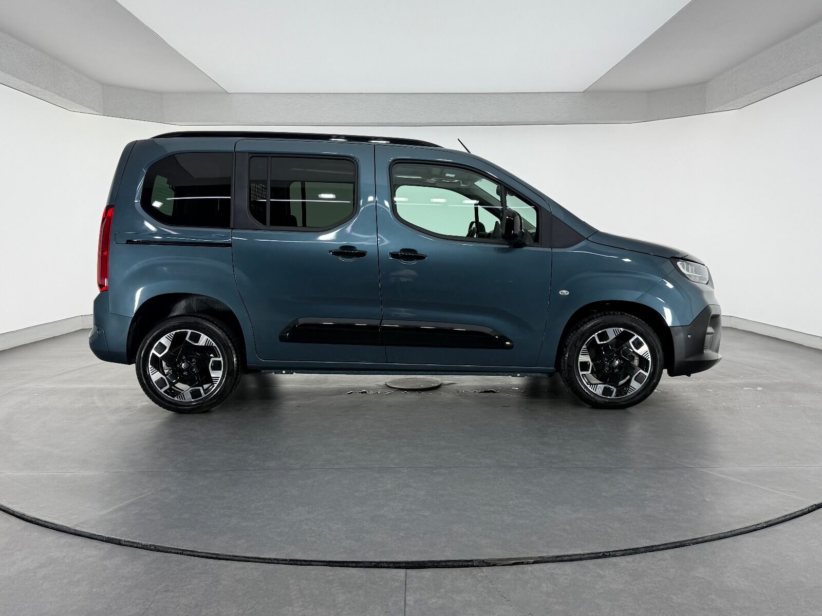 Fiat Doblo Combi 1.5 BlueHDİ Premio Plus - 2025 - Detay