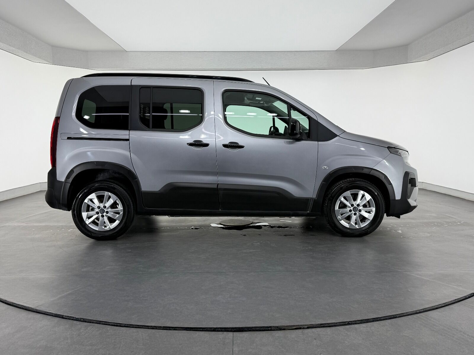 Peugeot Rifter 1.5 BlueHDI Allure EAT8 - 2026 - Detay
