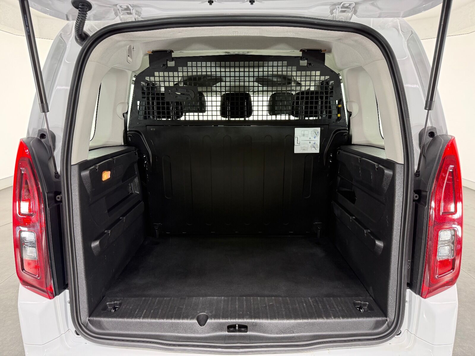 Opel Combo 1.5 D Essential - 2026 - Detay