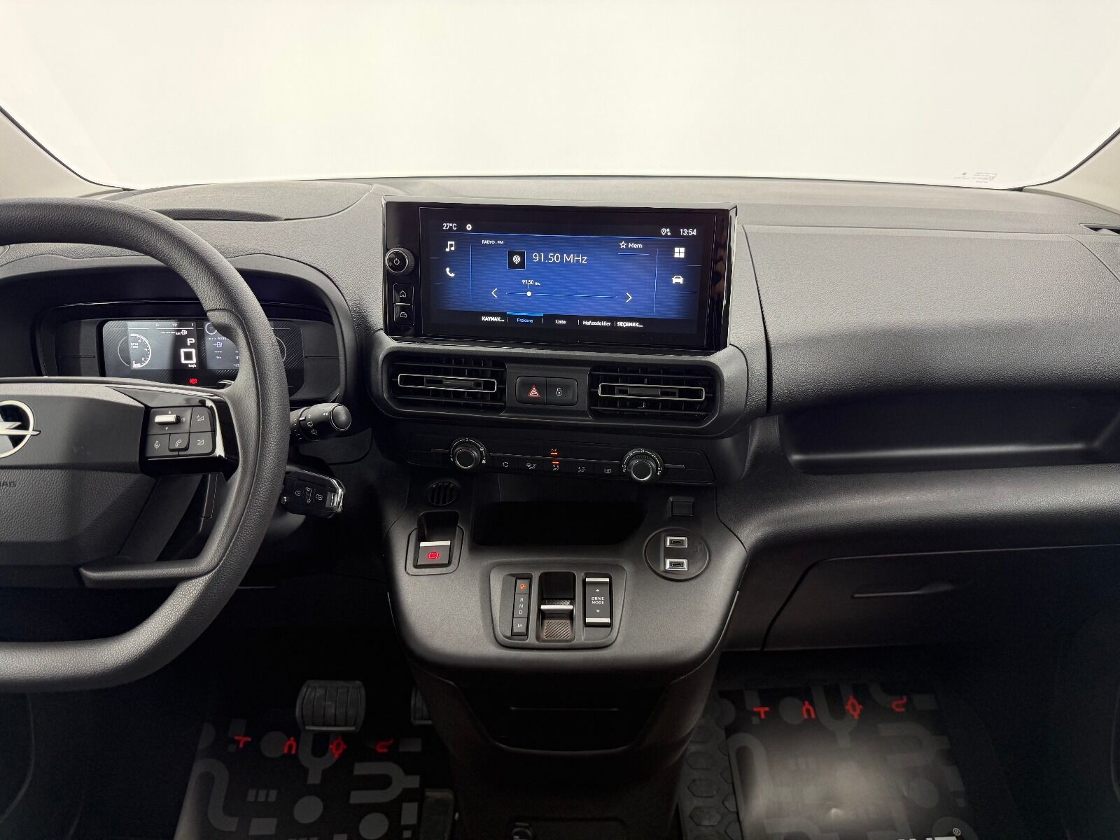 Opel Combo 1.5 D Essential - 2026 - Detay