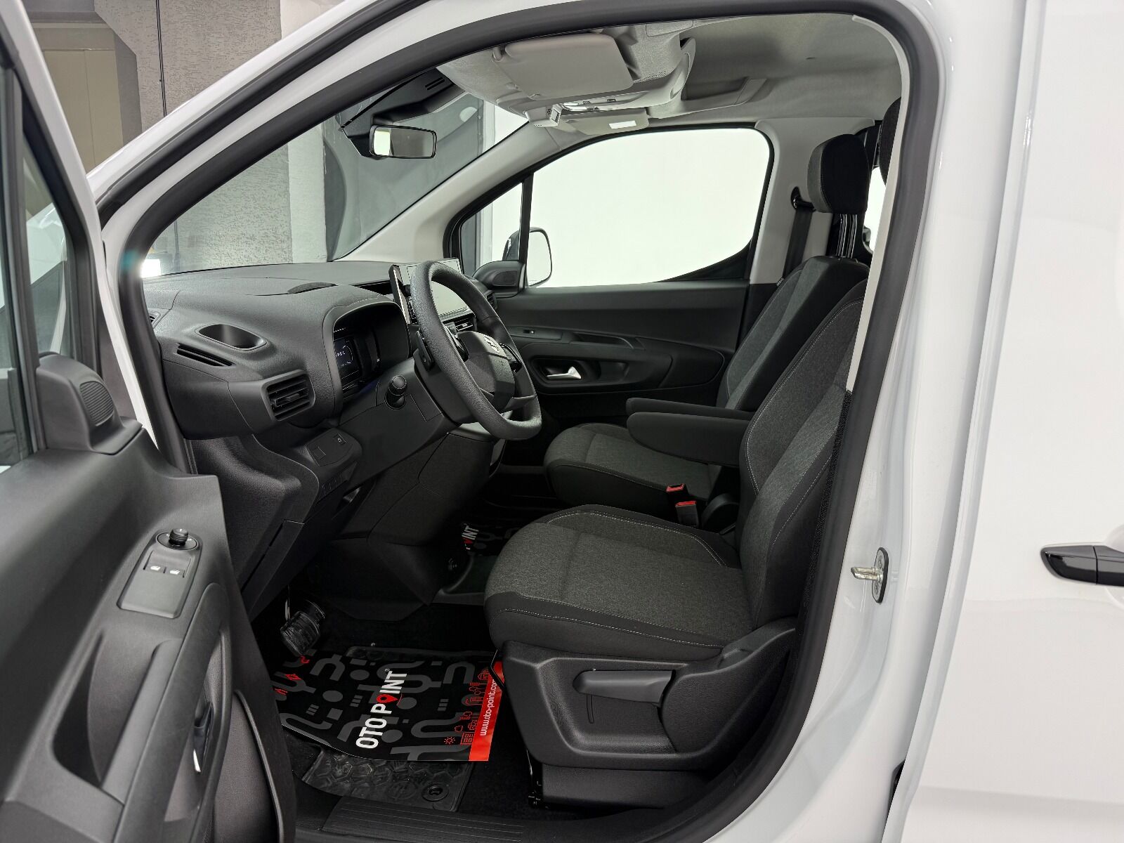 Opel Combo 1.5 D Essential - 2026 - Detay