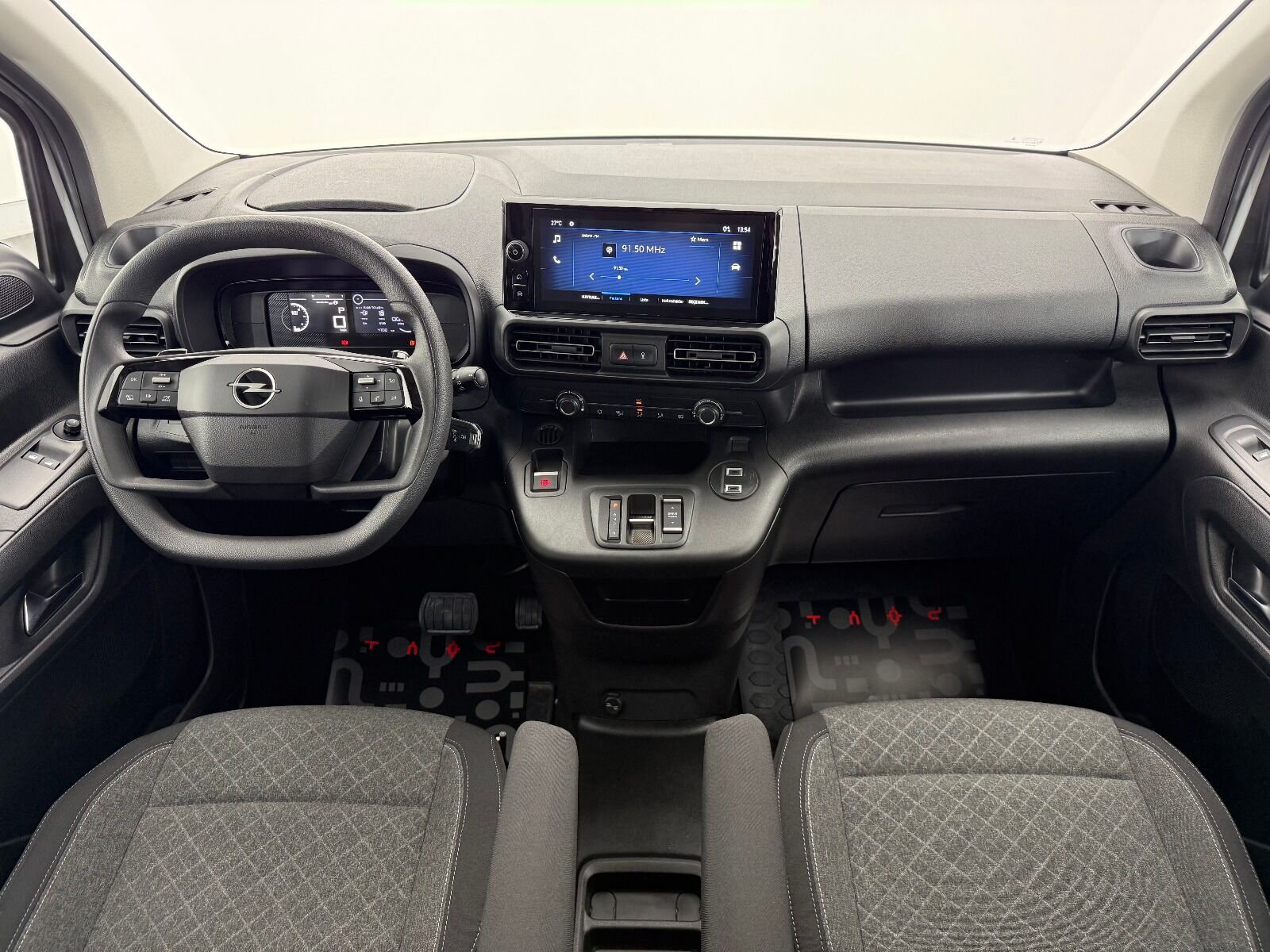 Opel Combo 1.5 D Essential - 2026 - Detay