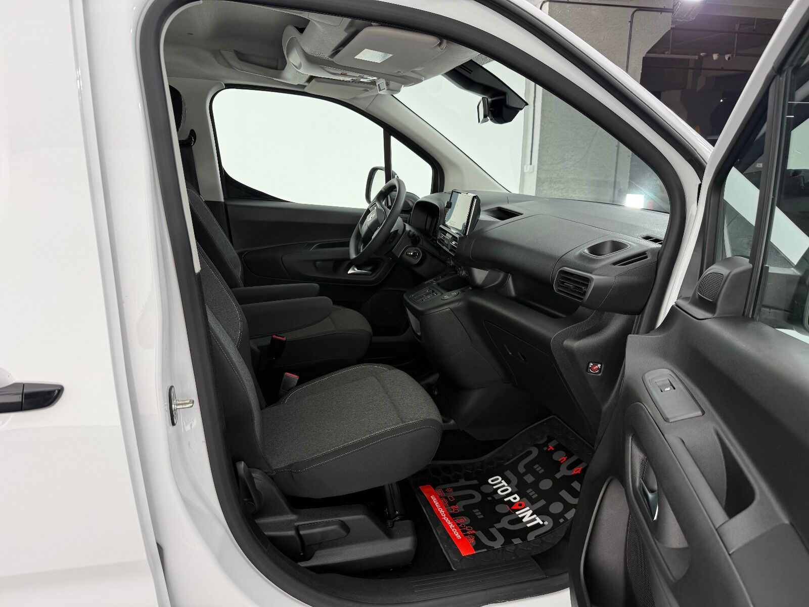 Opel Combo 1.5 D Essential - 2026 - Detay
