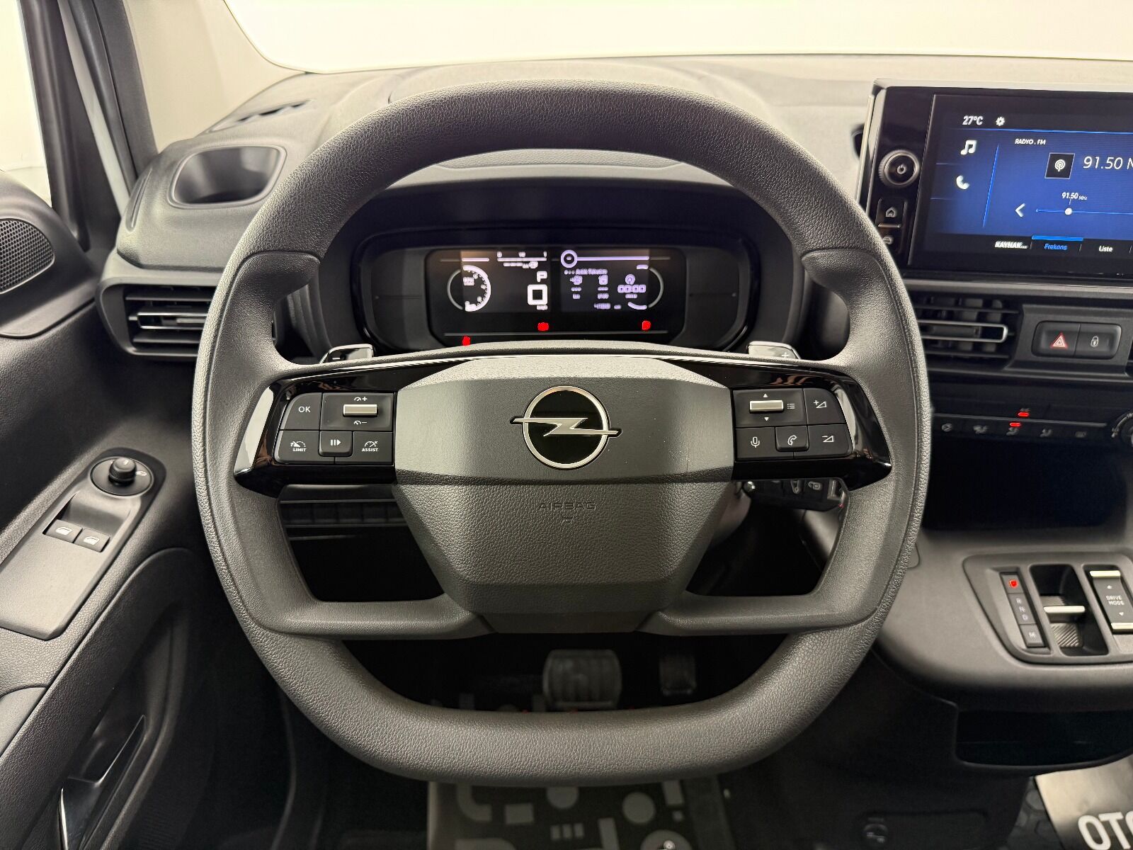 Opel Combo 1.5 D Essential - 2026 - Detay