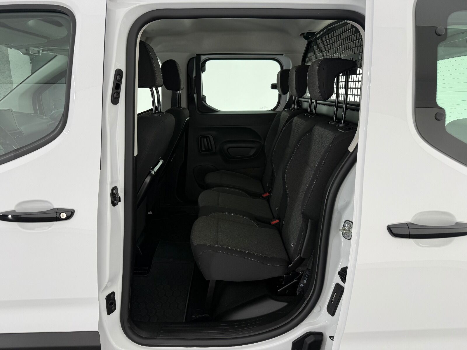 Opel Combo 1.5 D Essential - 2026 - Detay