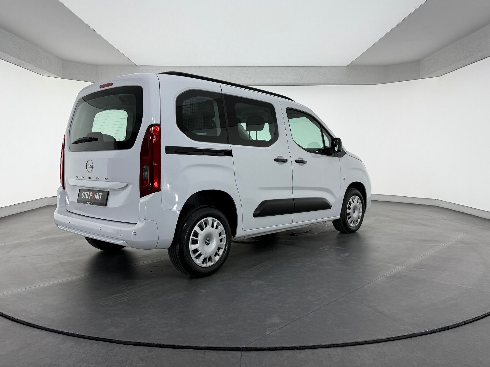 Opel Combo 1.5 D Essential - 2026 - Detay