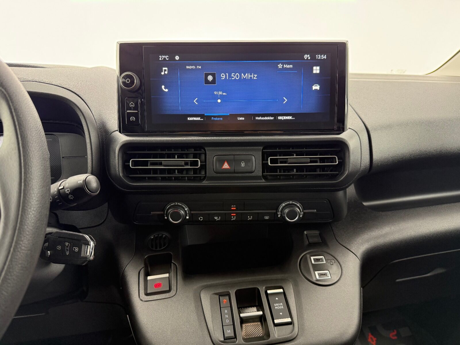 Opel Combo 1.5 D Essential - 2026 - Detay