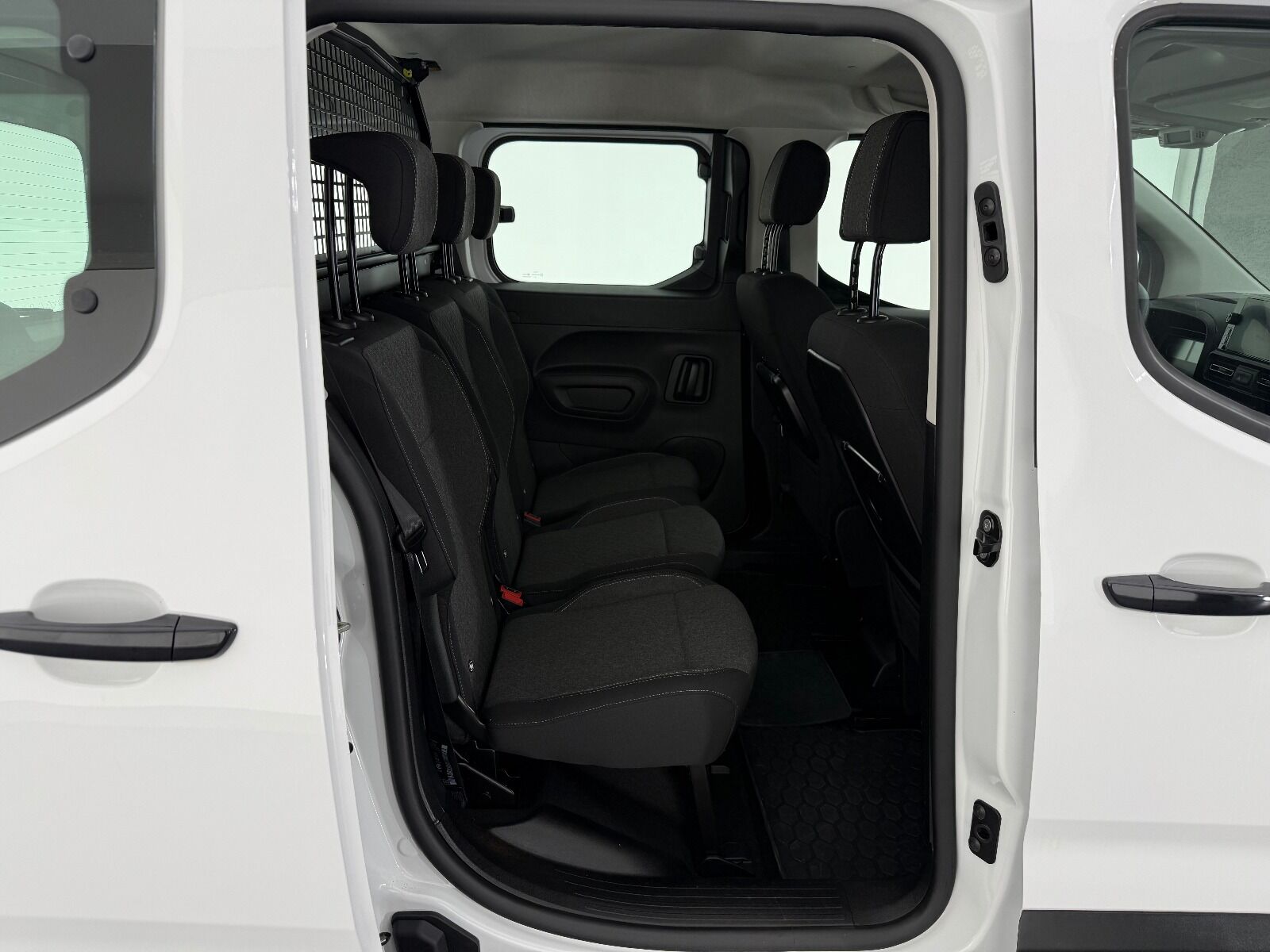 Opel Combo 1.5 D Essential - 2026 - Detay