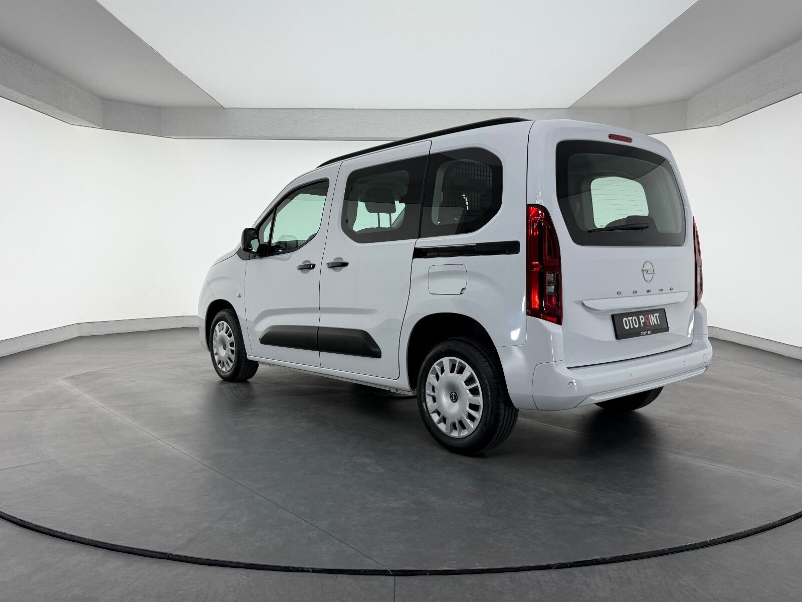 Opel Combo 1.5 D Essential - 2026 - Detay