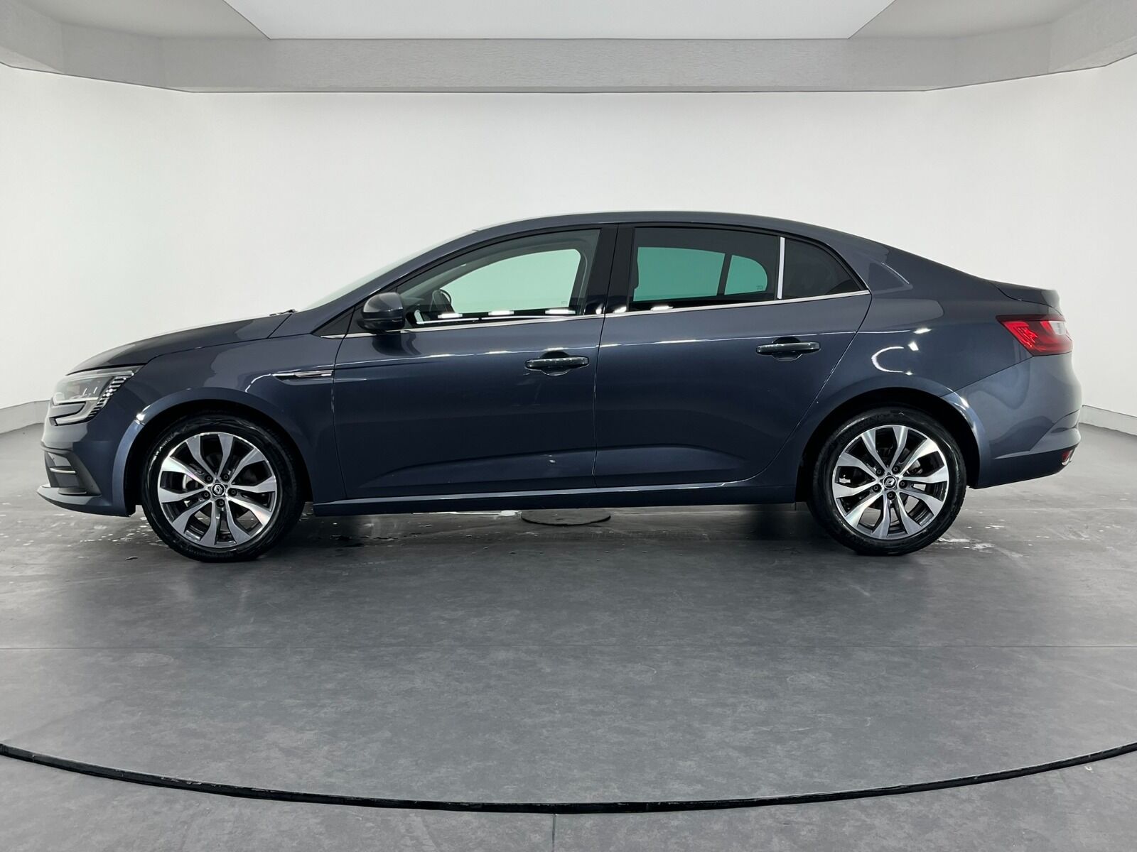 Renault Megane Sedan 1.5 Blue DCI Icon EDC - 2024 - Detay