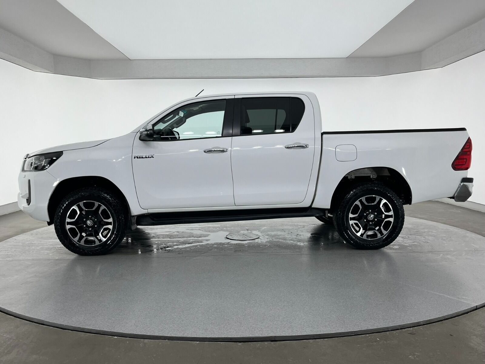 Toyota Hilux Hi-Lux 2.4 D-4D 4x2 Adventure - 2021 - Detay