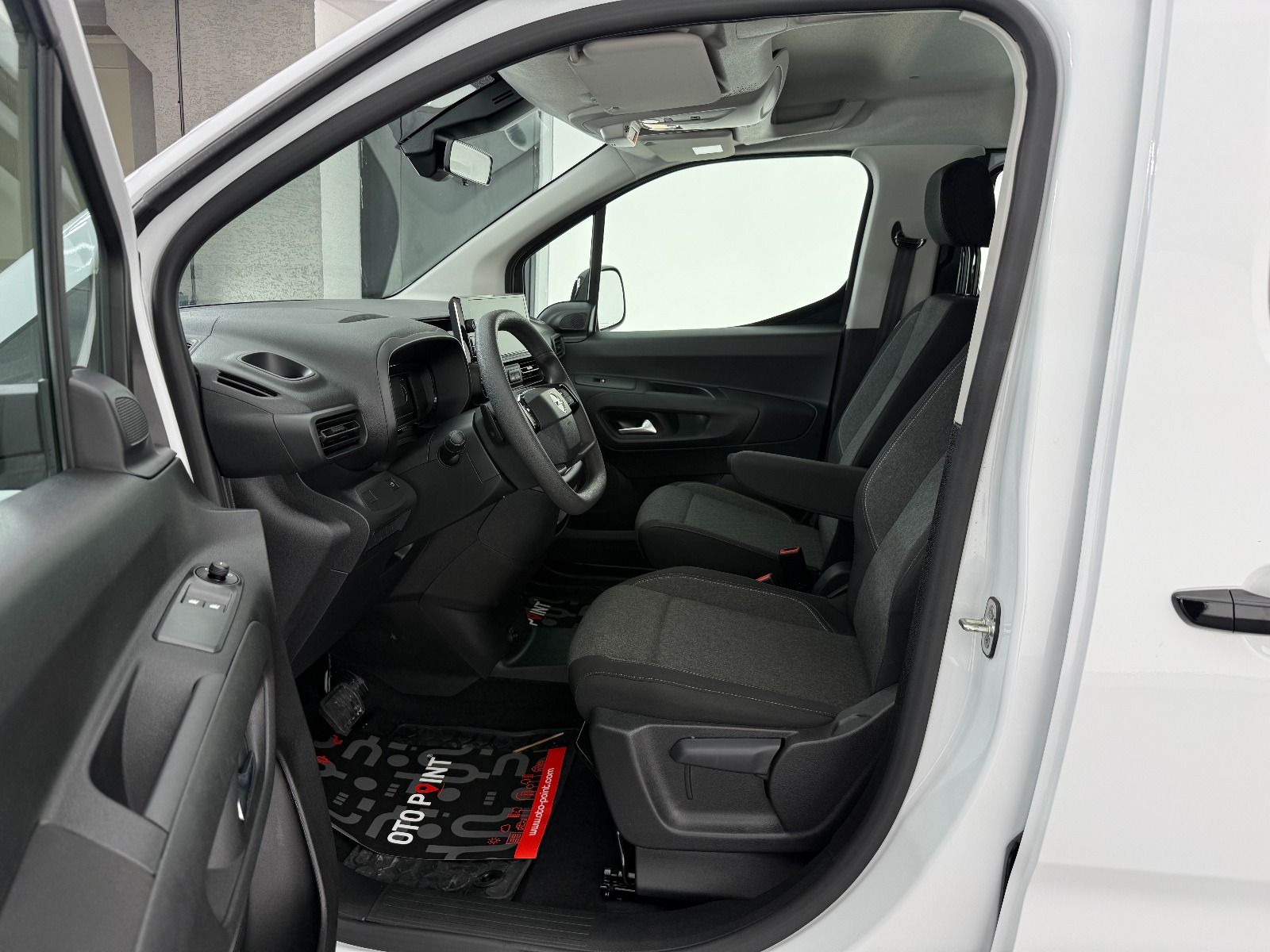 Opel Combo 1.5 D Essential - 2026 - Detay