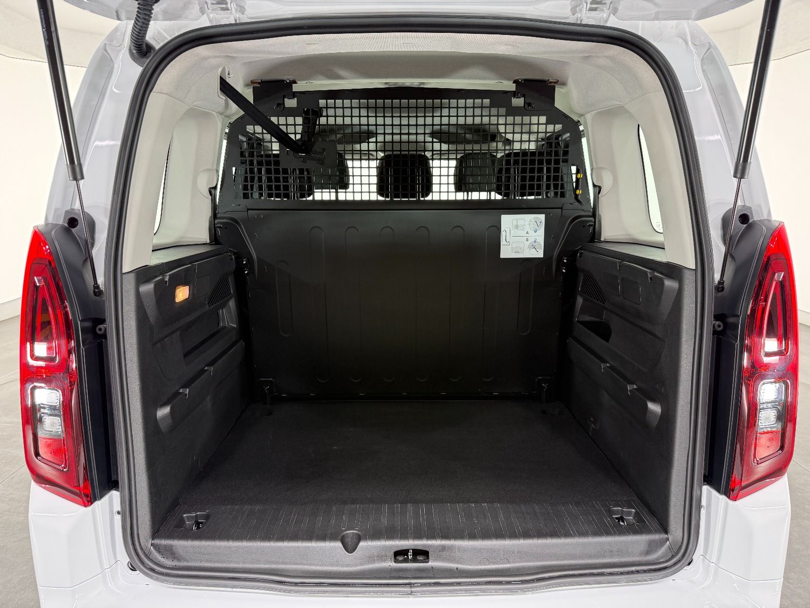 Opel Combo 1.5 D Essential - 2026 - Detay