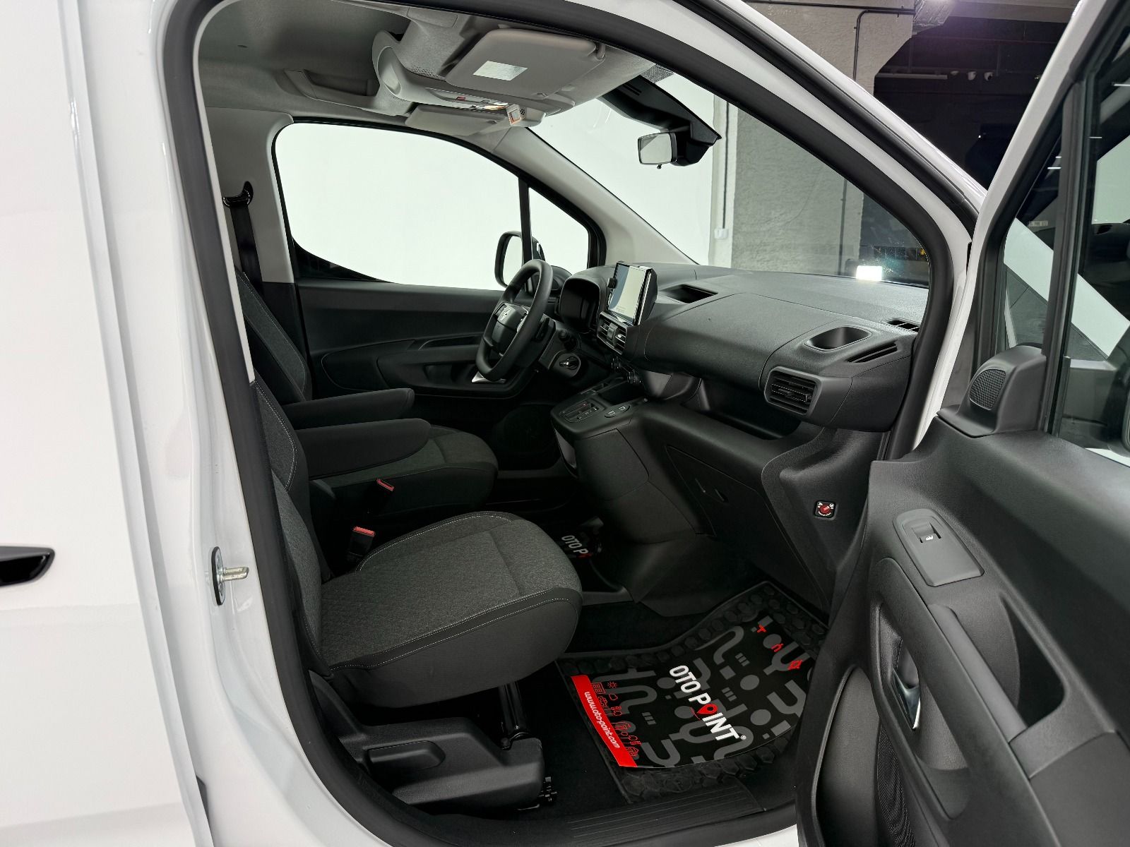 Opel Combo 1.5 D Essential - 2026 - Detay