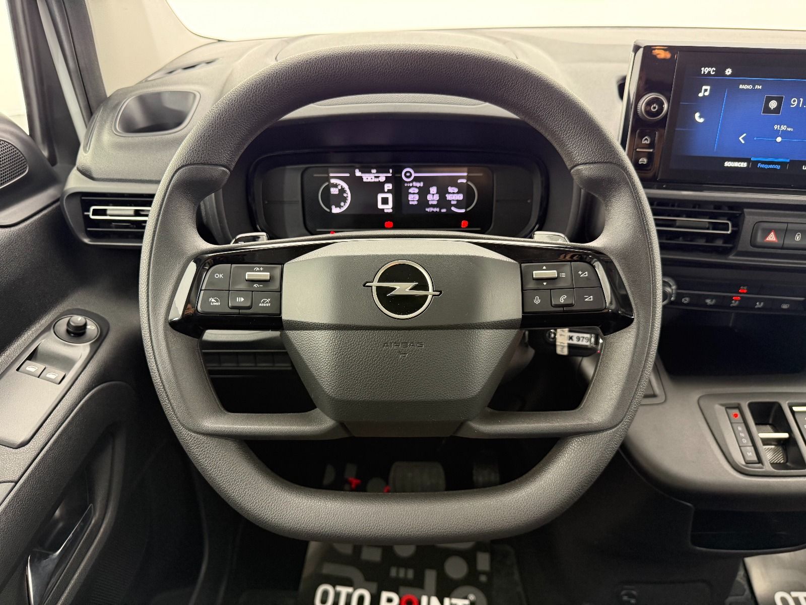 Opel Combo 1.5 D Essential - 2026 - Detay