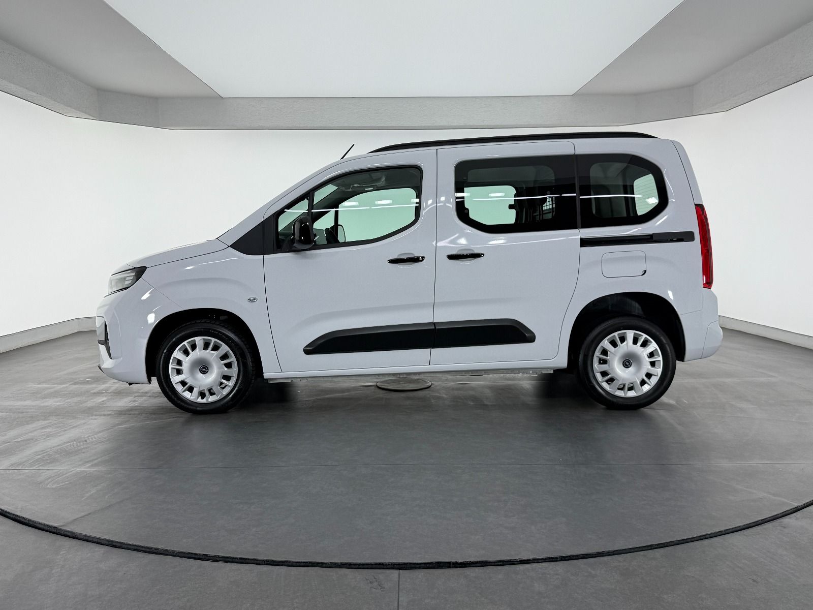 Opel Combo 1.5 D Essential - 2026 - Detay