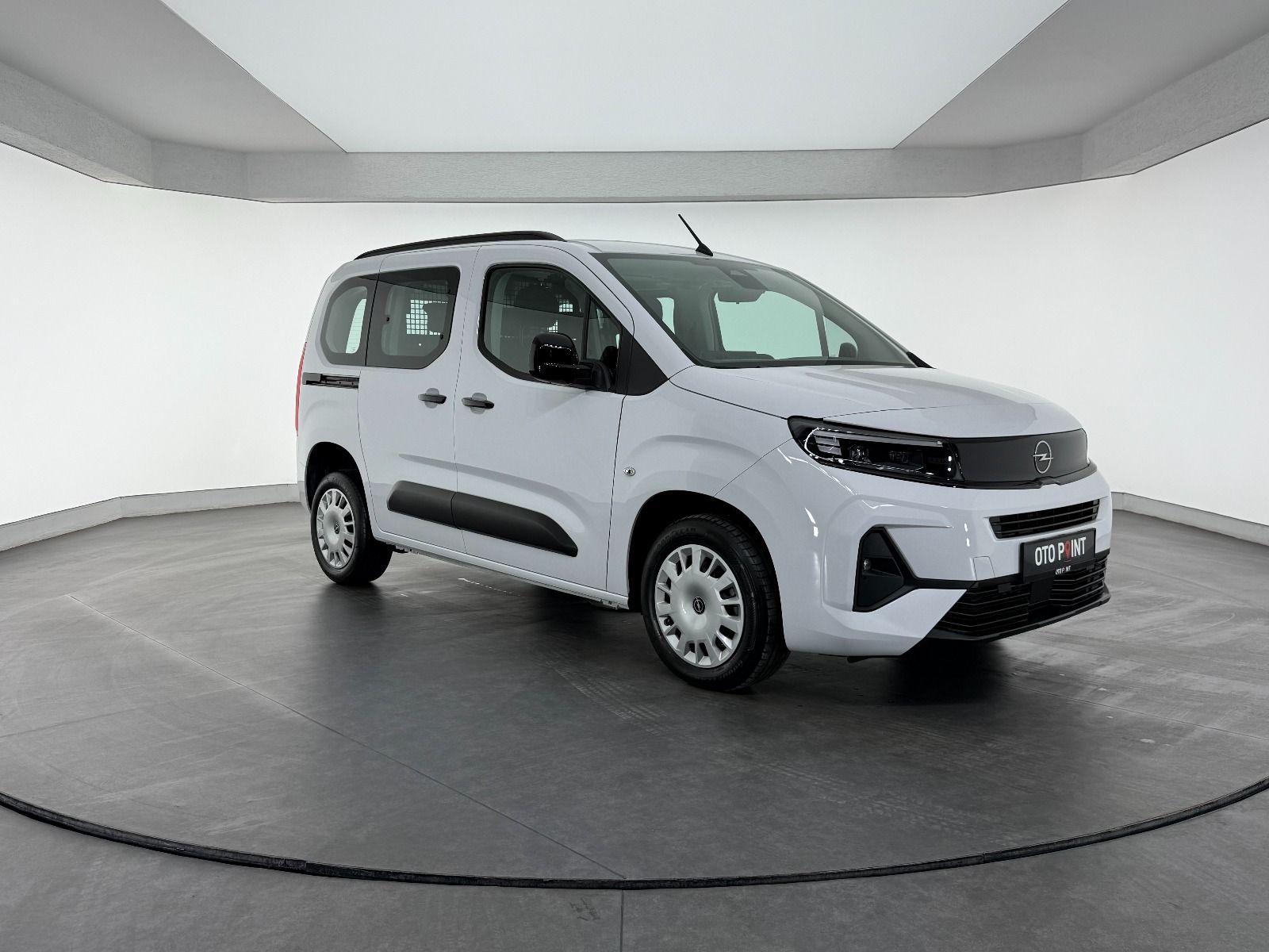 Opel Combo 1.5 D Essential - 2026 - Detay