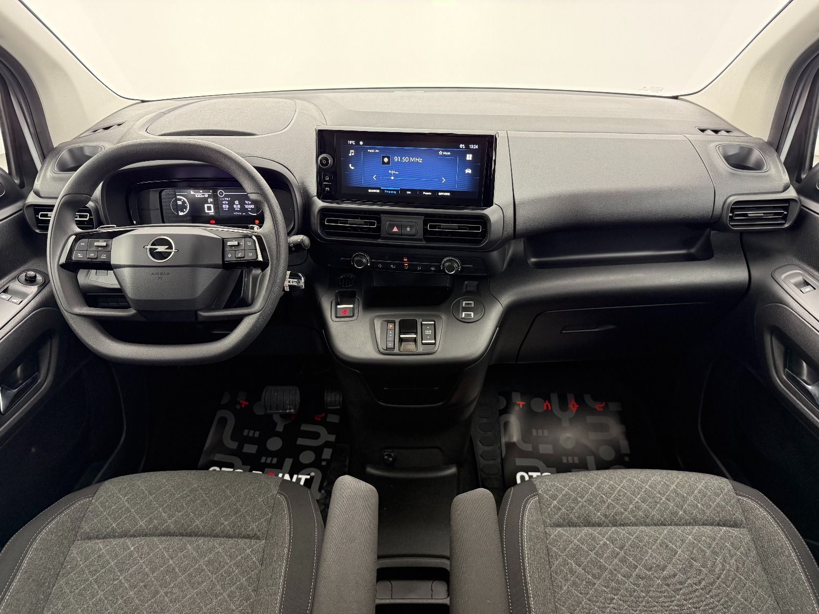 Opel Combo 1.5 D Essential - 2026 - Detay