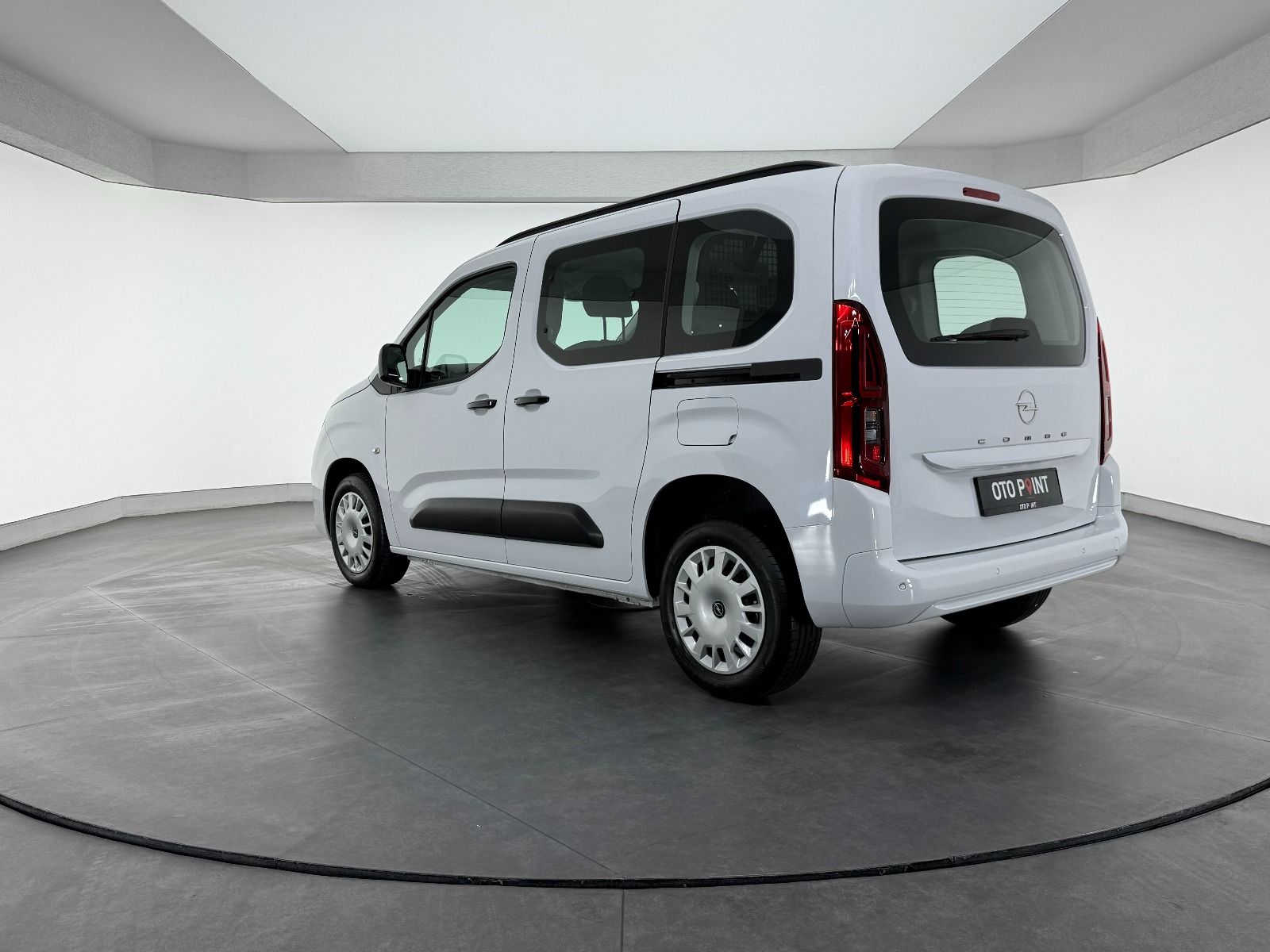 Opel Combo 1.5 D Essential - 2026 - Detay