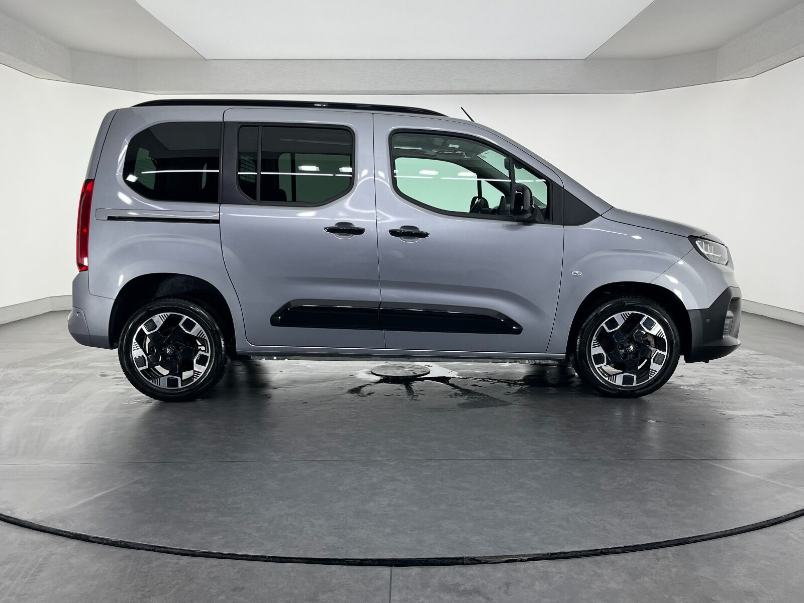 Fiat Doblo Combi 1.5 BlueHDI Premio Plus Otomatik - 2025 - Detay